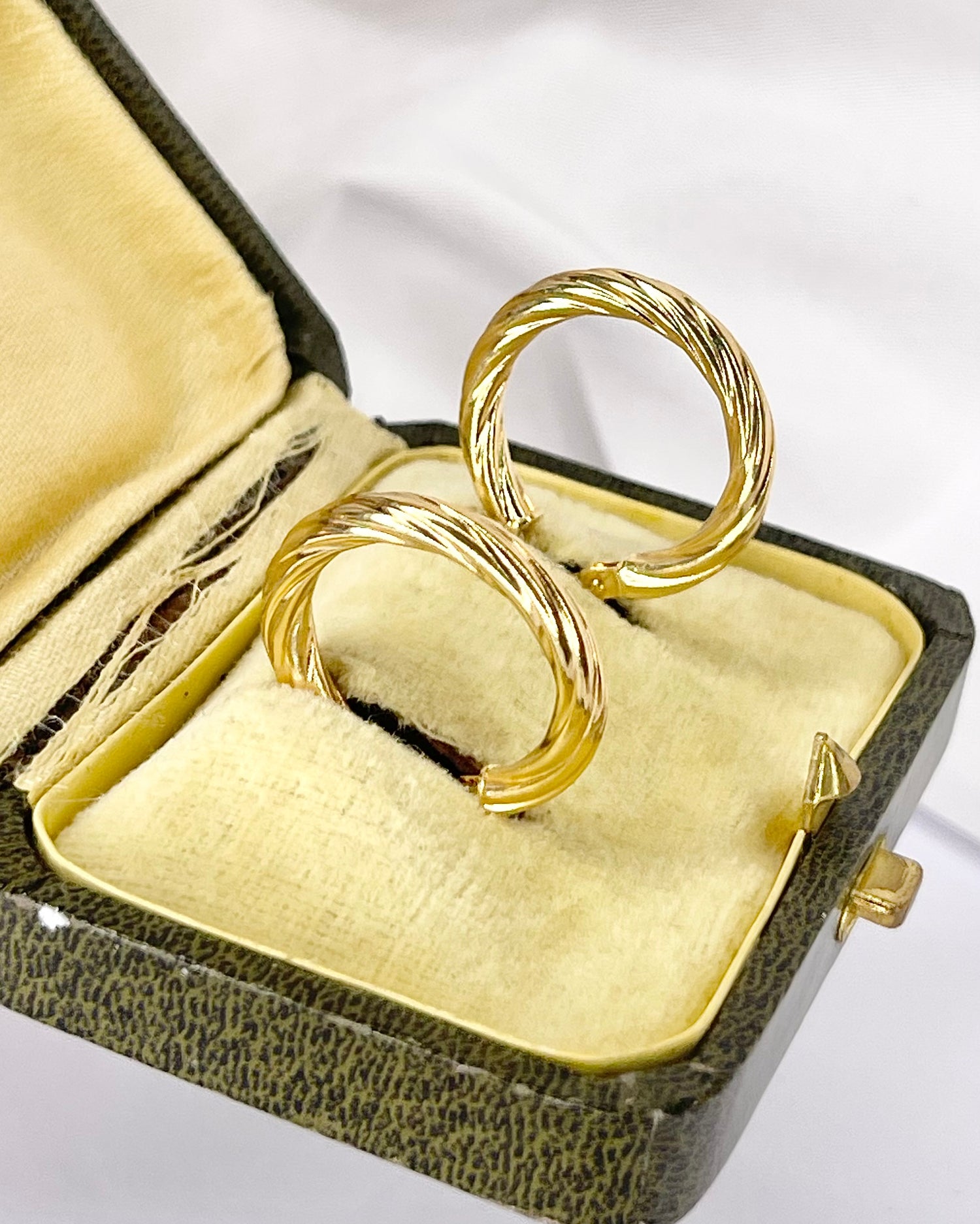 Créoles de oro amarillo de 18 quilates "Donna"