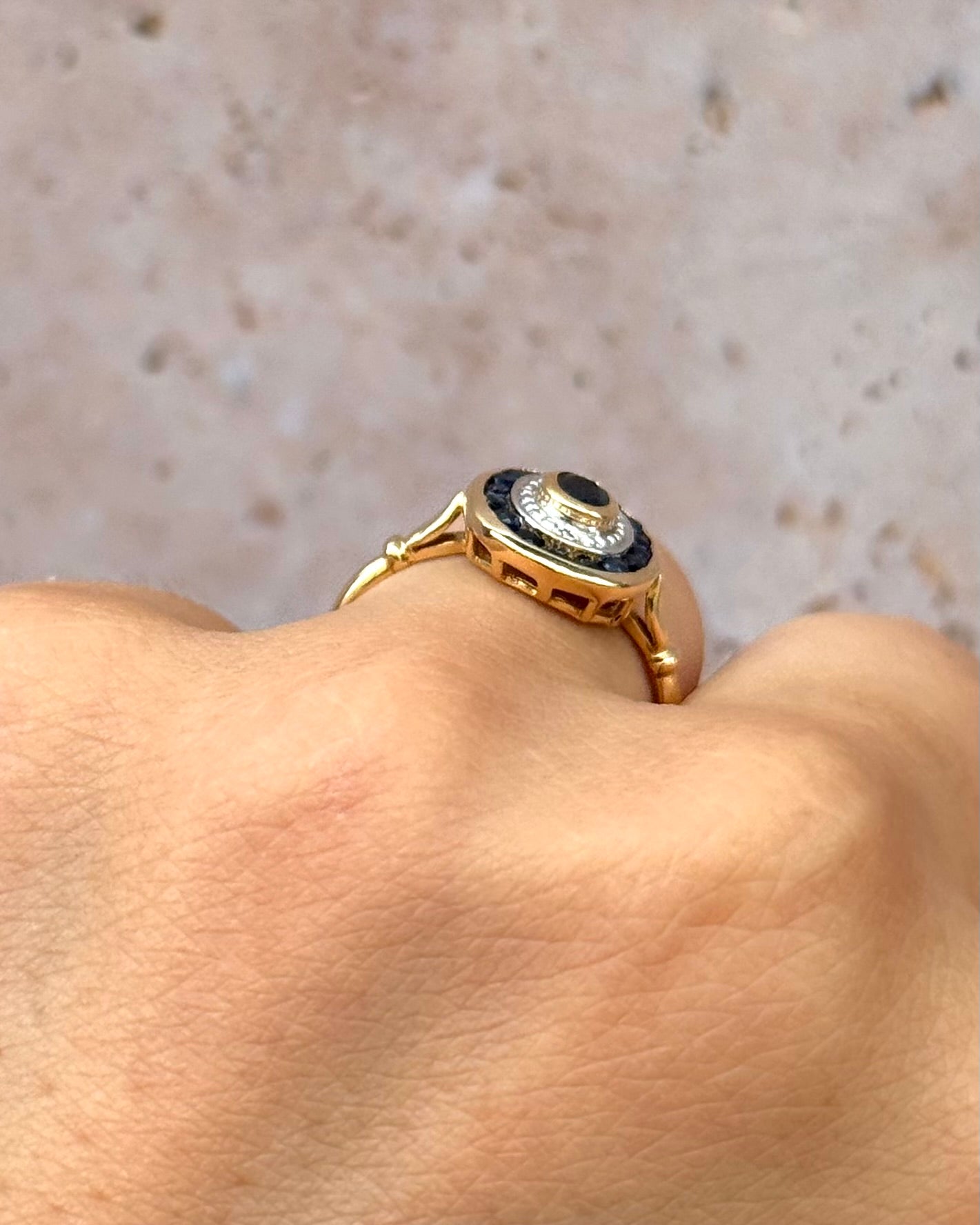 Bague Style Art-Déco Saphirs 0.60 carat &amp; Diamants "Camélia"