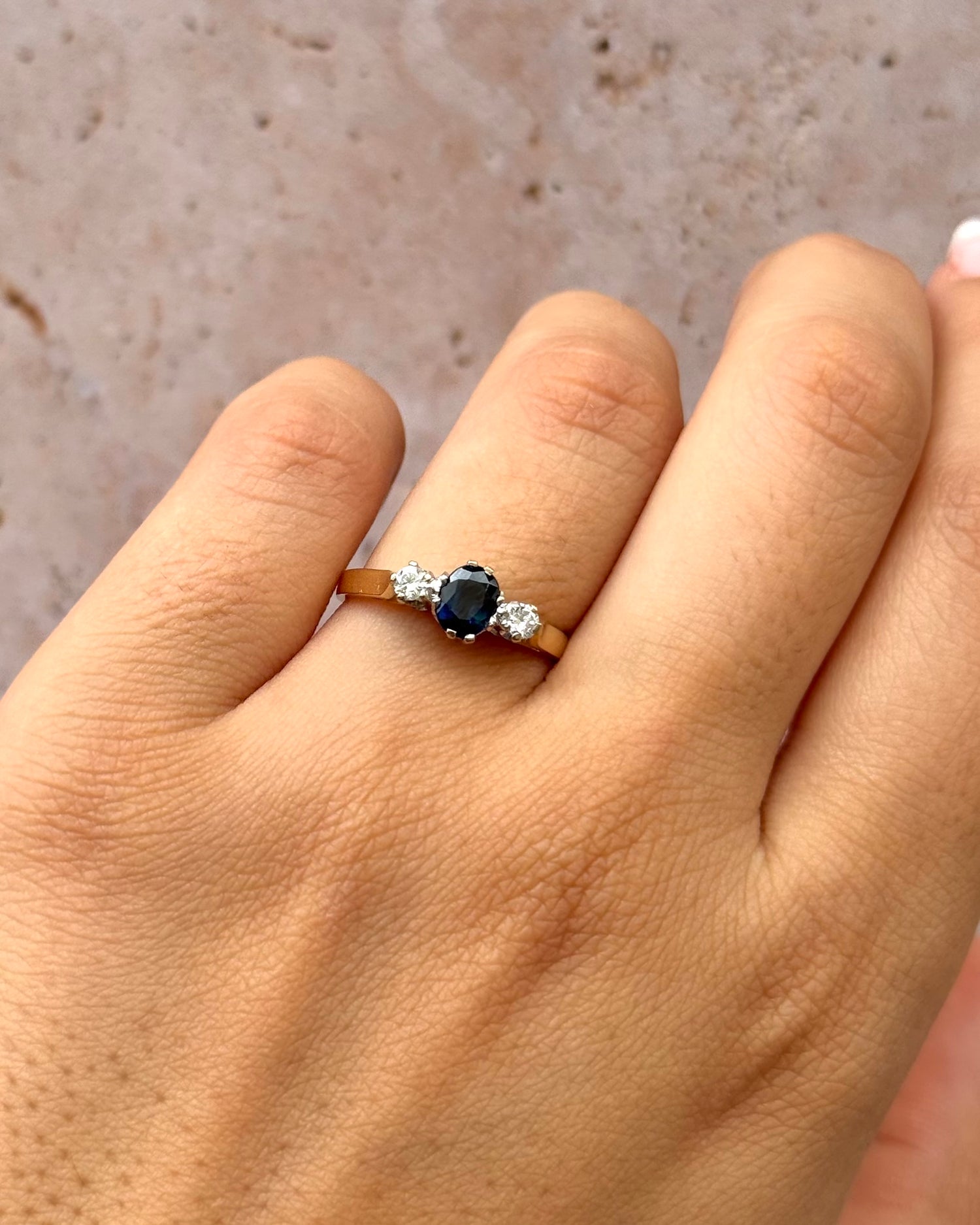 Bague Trilogie Saphir 0.75 carat &amp; Diamants 0.14 carat "Catherine"