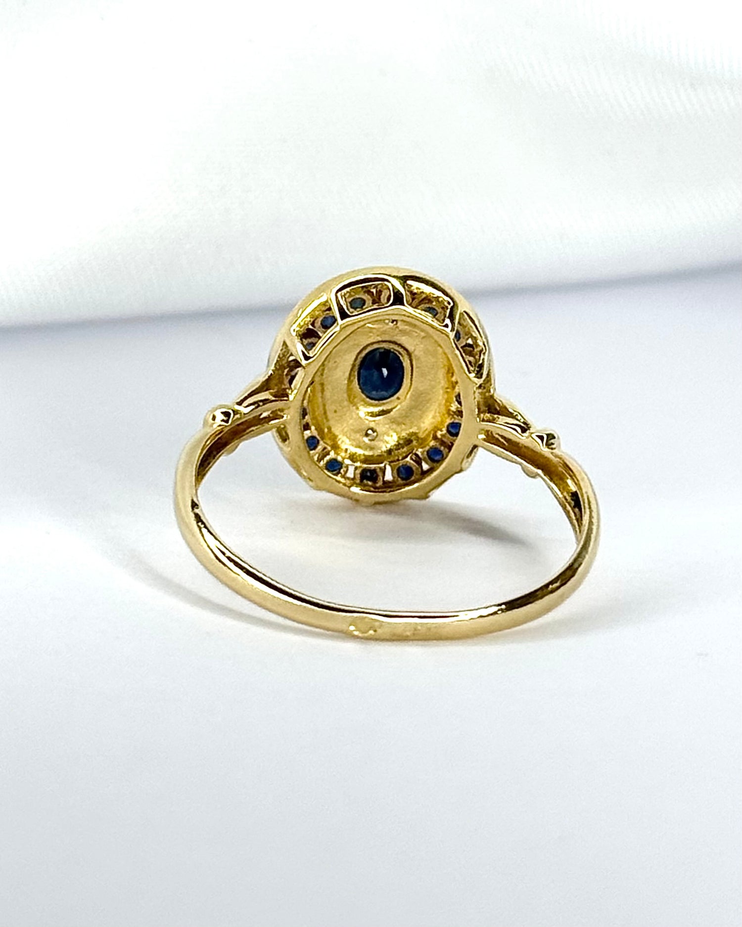 Bague Style Art-Déco Saphirs 0.60 carat &amp; Diamants "Camélia"