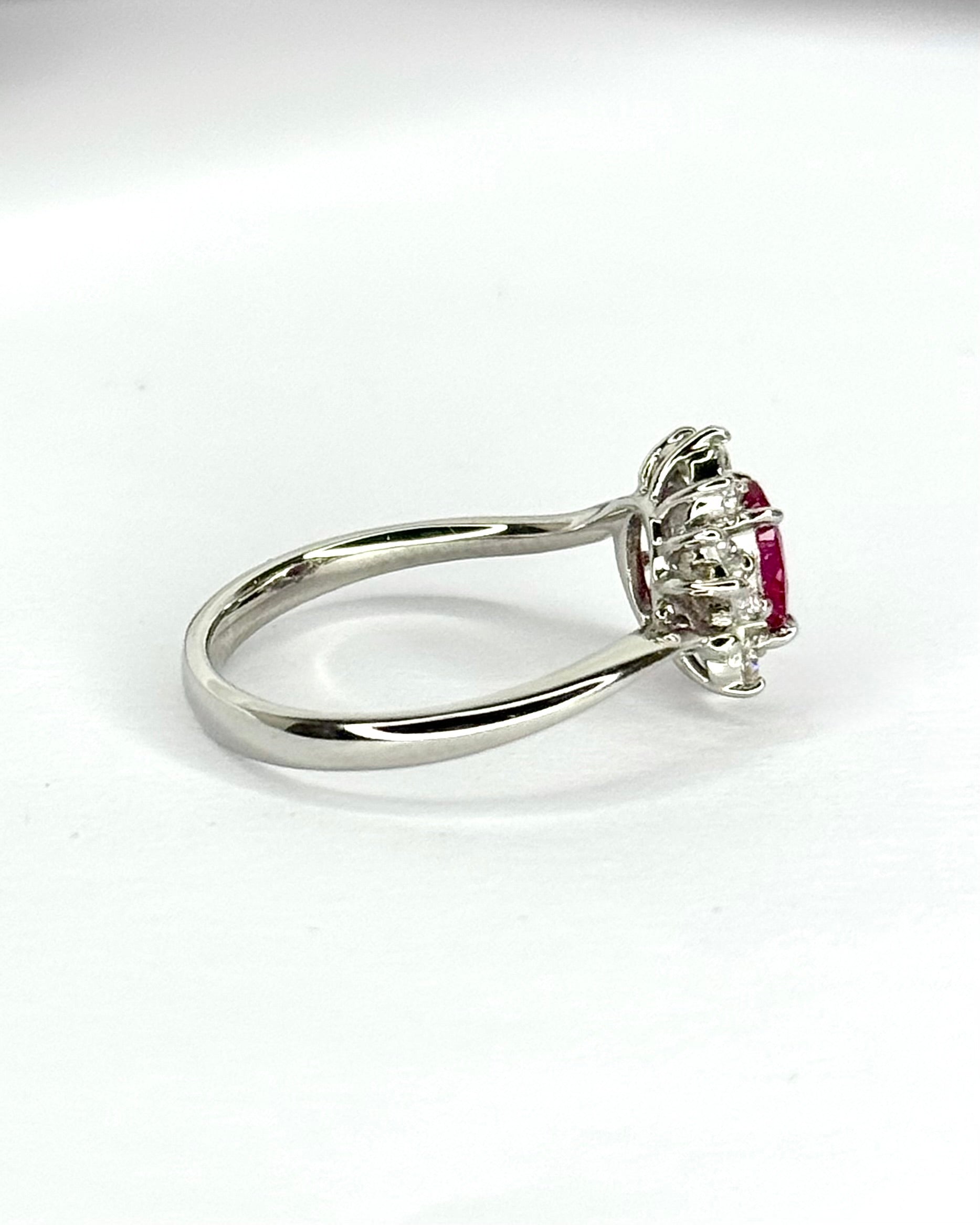 Bague Marguerite Rubis Mozambicain 0.67 carat &amp; Diamants 0.35 carat "Paola"