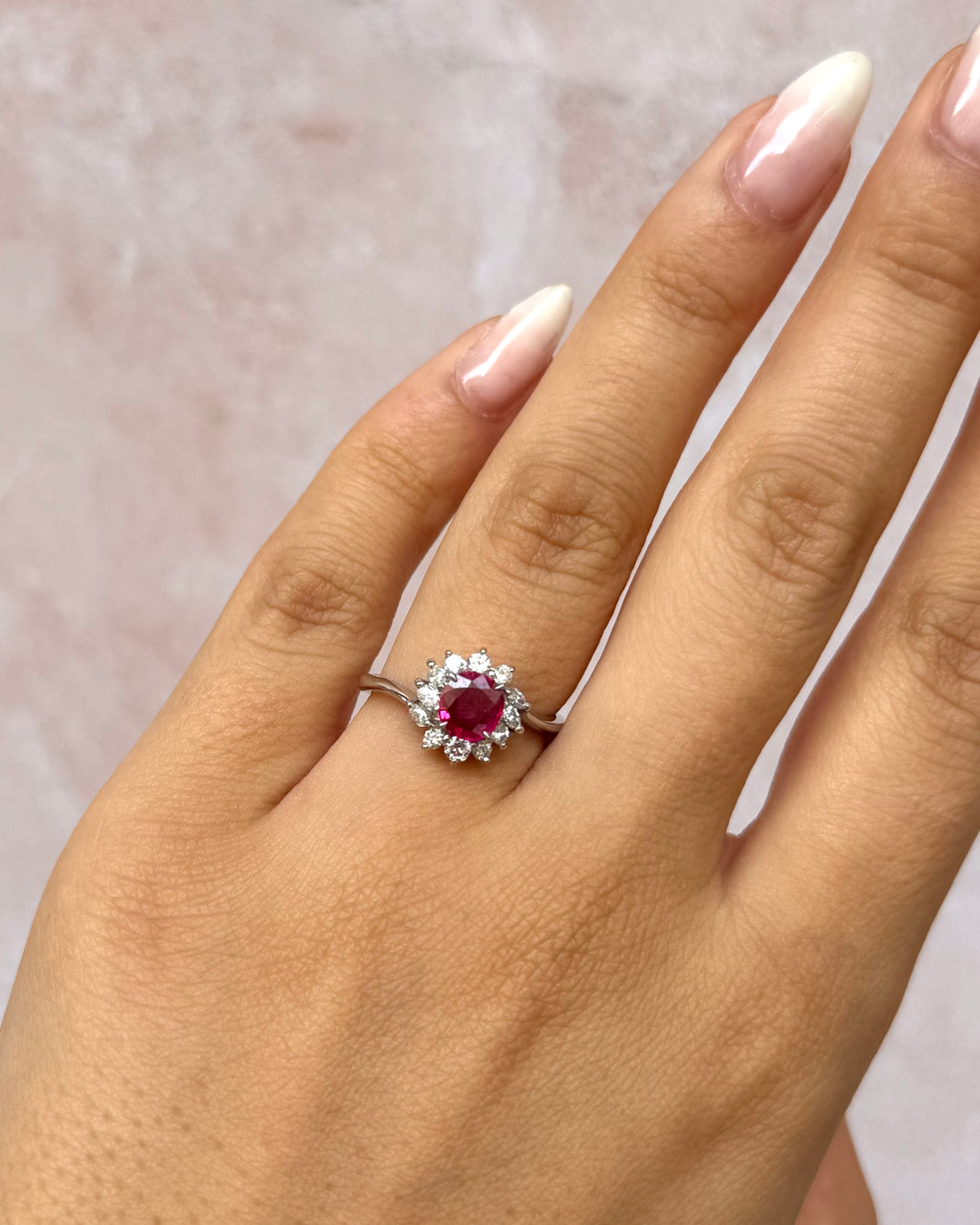 Bague Marguerite Rubis Mozambicain 0.67 carat &amp; Diamants 0.35 carat "Paola"