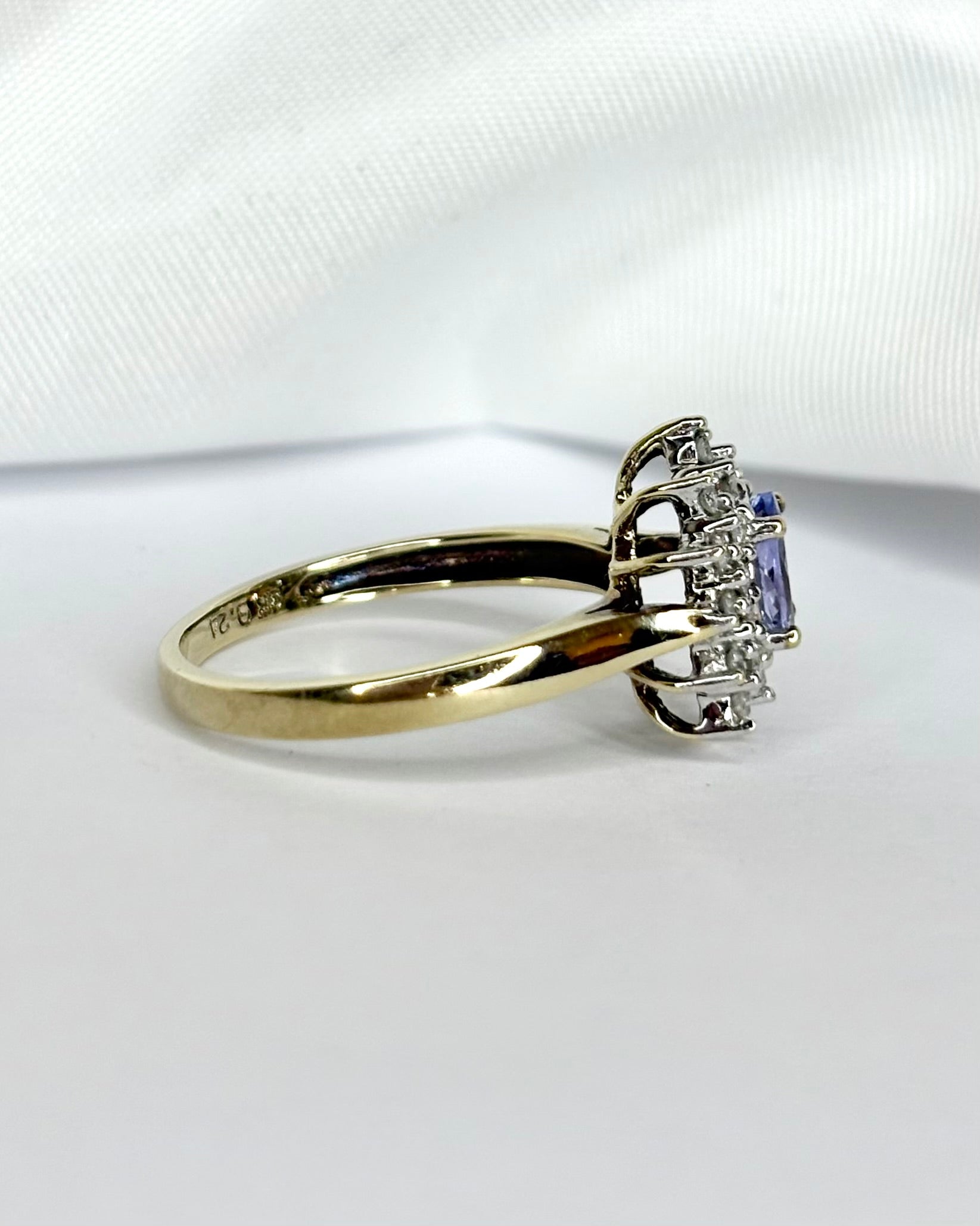 Marguerite Ring Tanzanite 0.42 carat &amp; Diamonds 0.24 carat "Séréna"