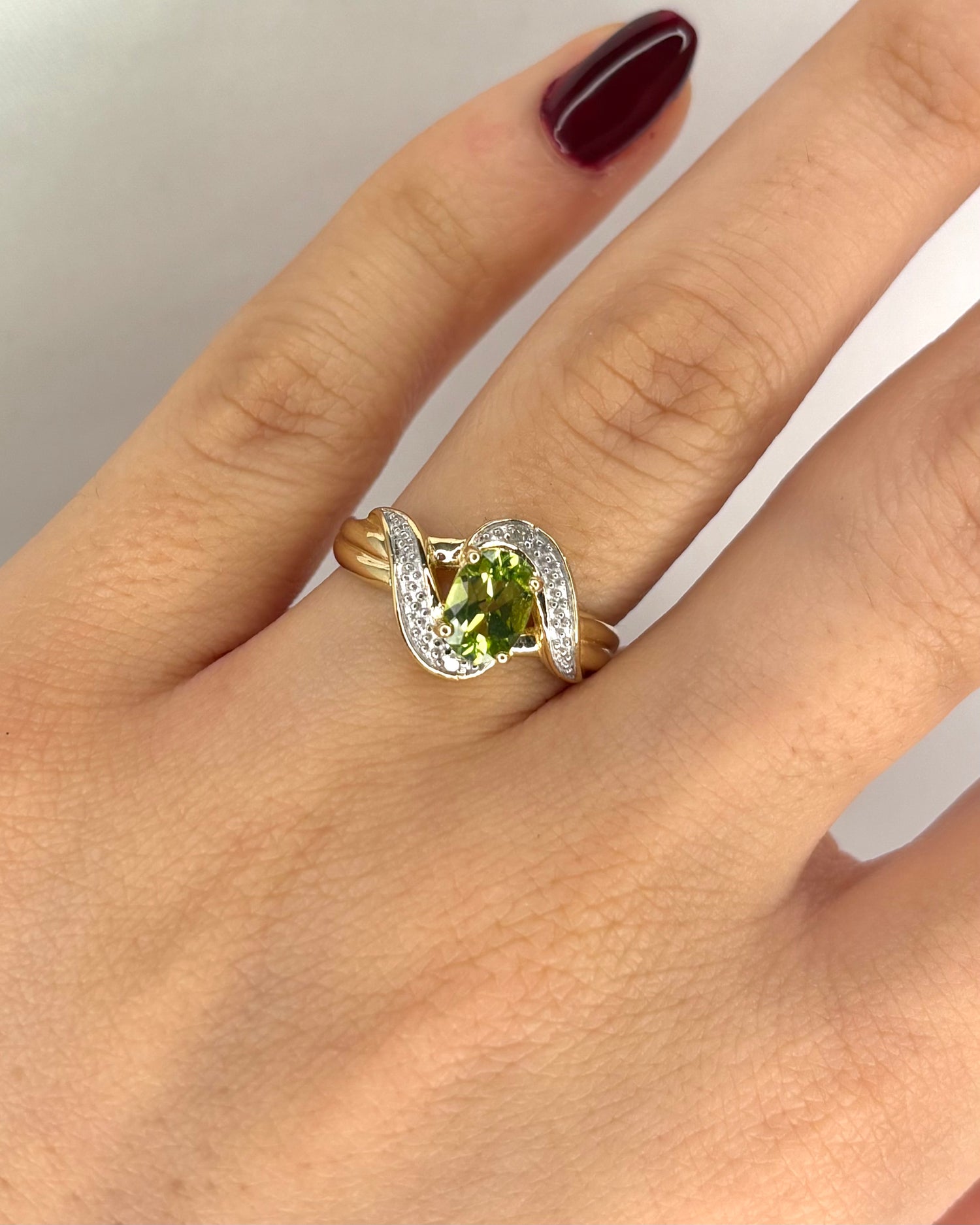 Bague Solitaire Péridot 0.80 carat &amp; Diamants "Olivine" - Elliade Paris