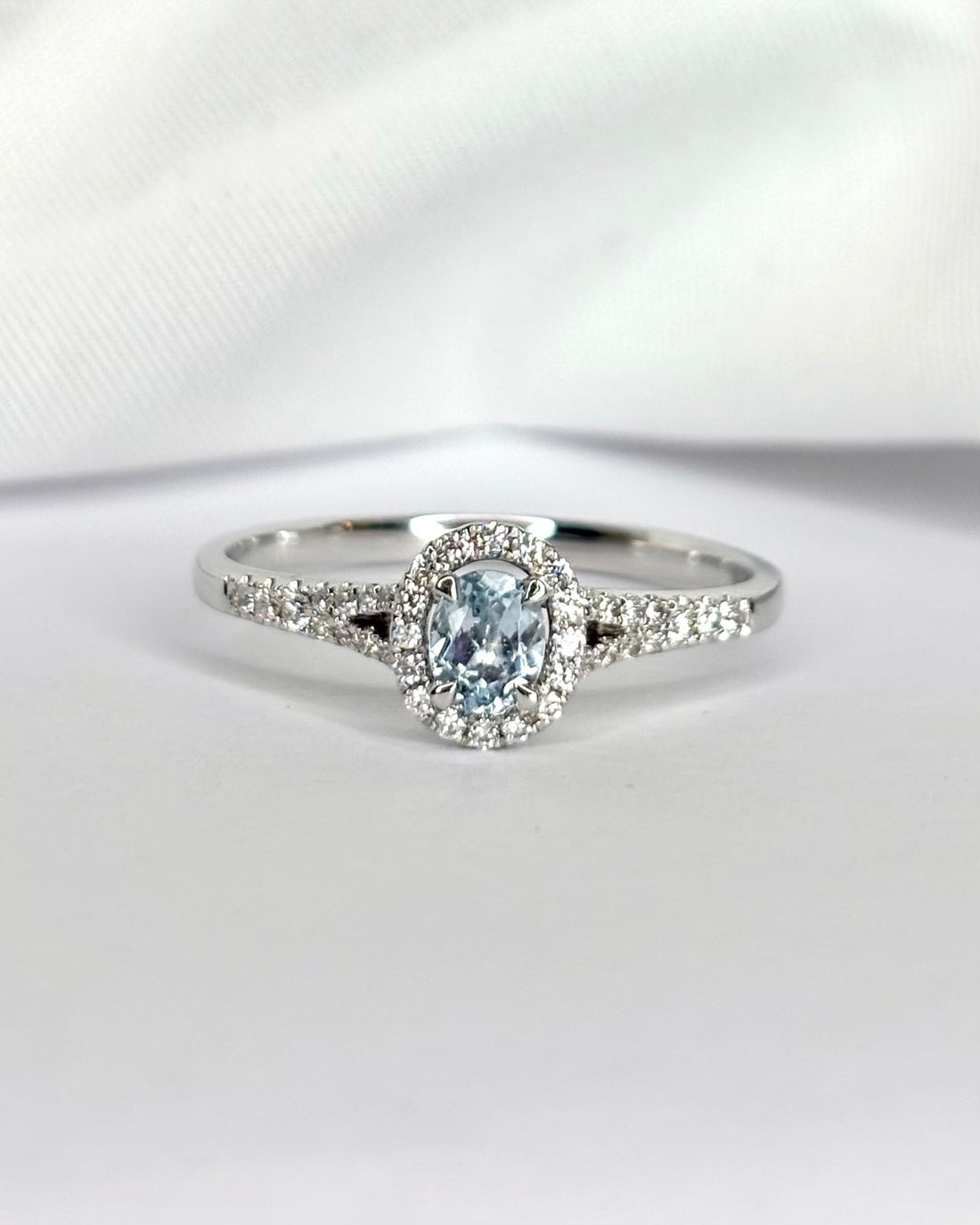 Solitaire Aquamarine Ring 0.32 Carat &amp; Diamonds 0.38 Carat "Solène"