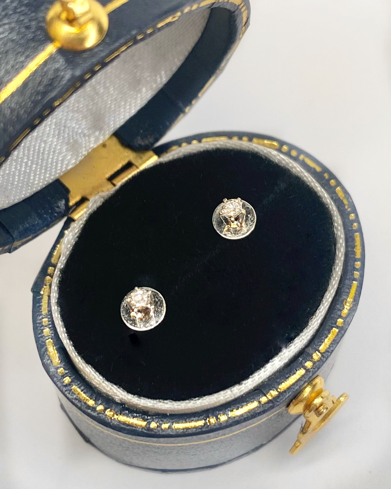 Diamond Stud Earrings "Lucinda"