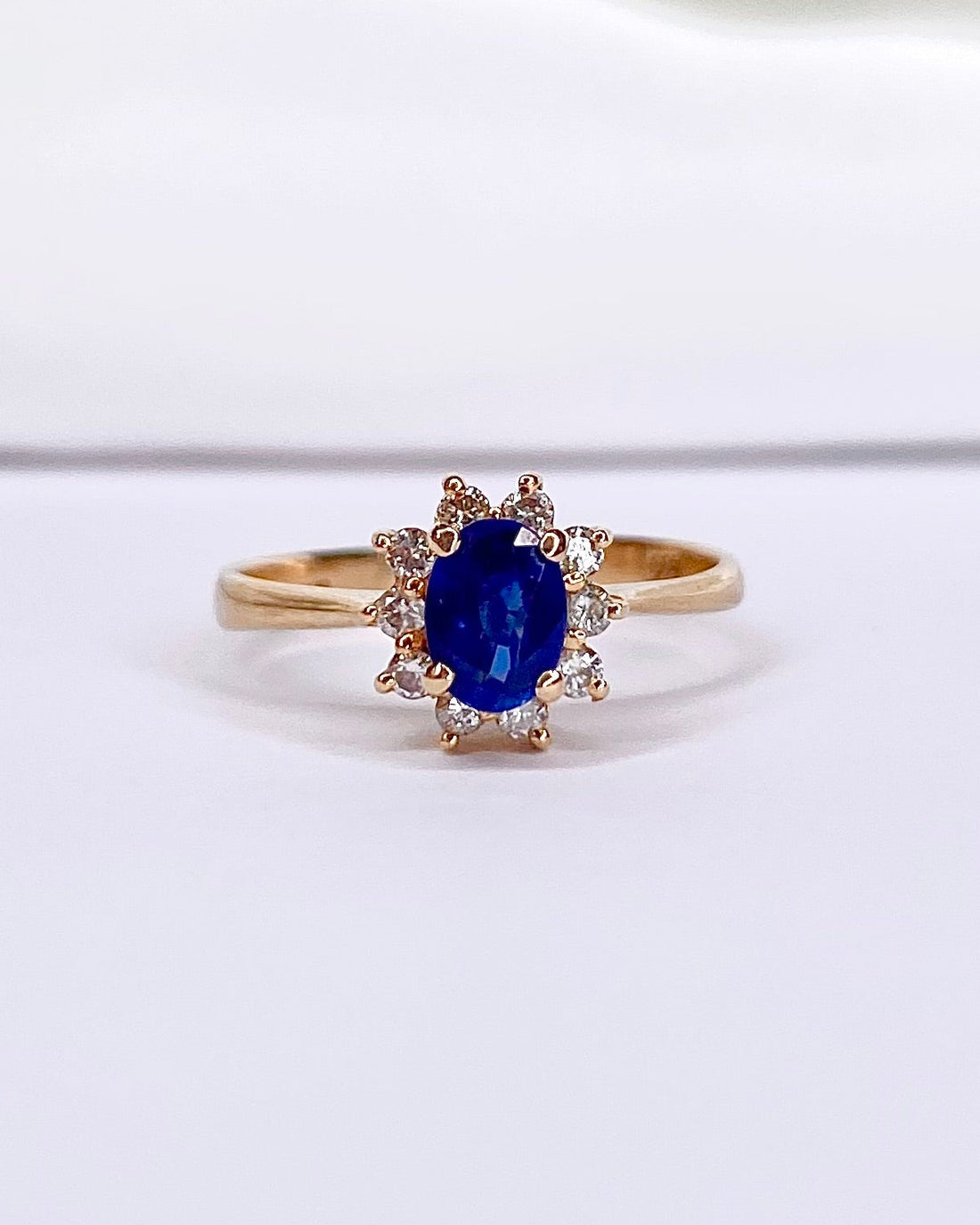 Marguerite Ring Sapphire 0.67 Carat &amp; Diamonds "Gabrielle"