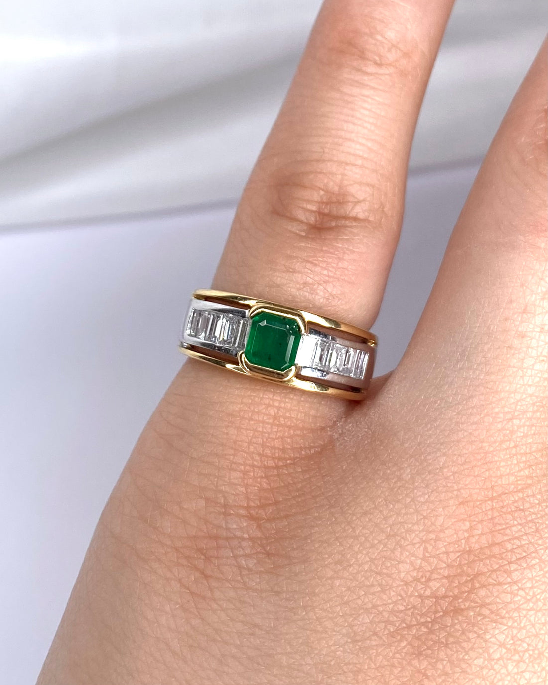 Bague jonc émeraude et diamants "Léonille" * - Lyon - Elliade Paris