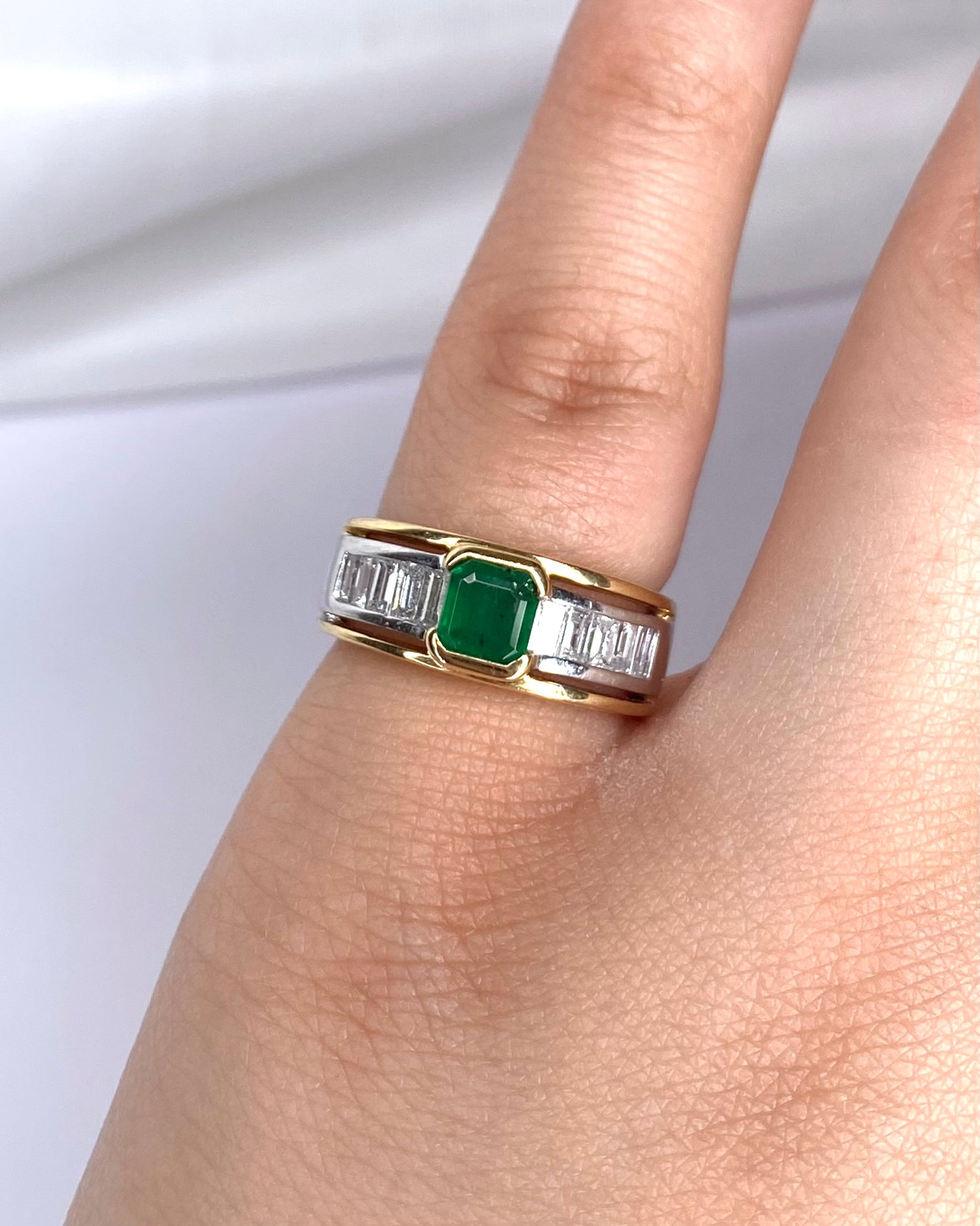 Bague jonc émeraude et diamants "Léonille" * - Lyon - Elliade Paris