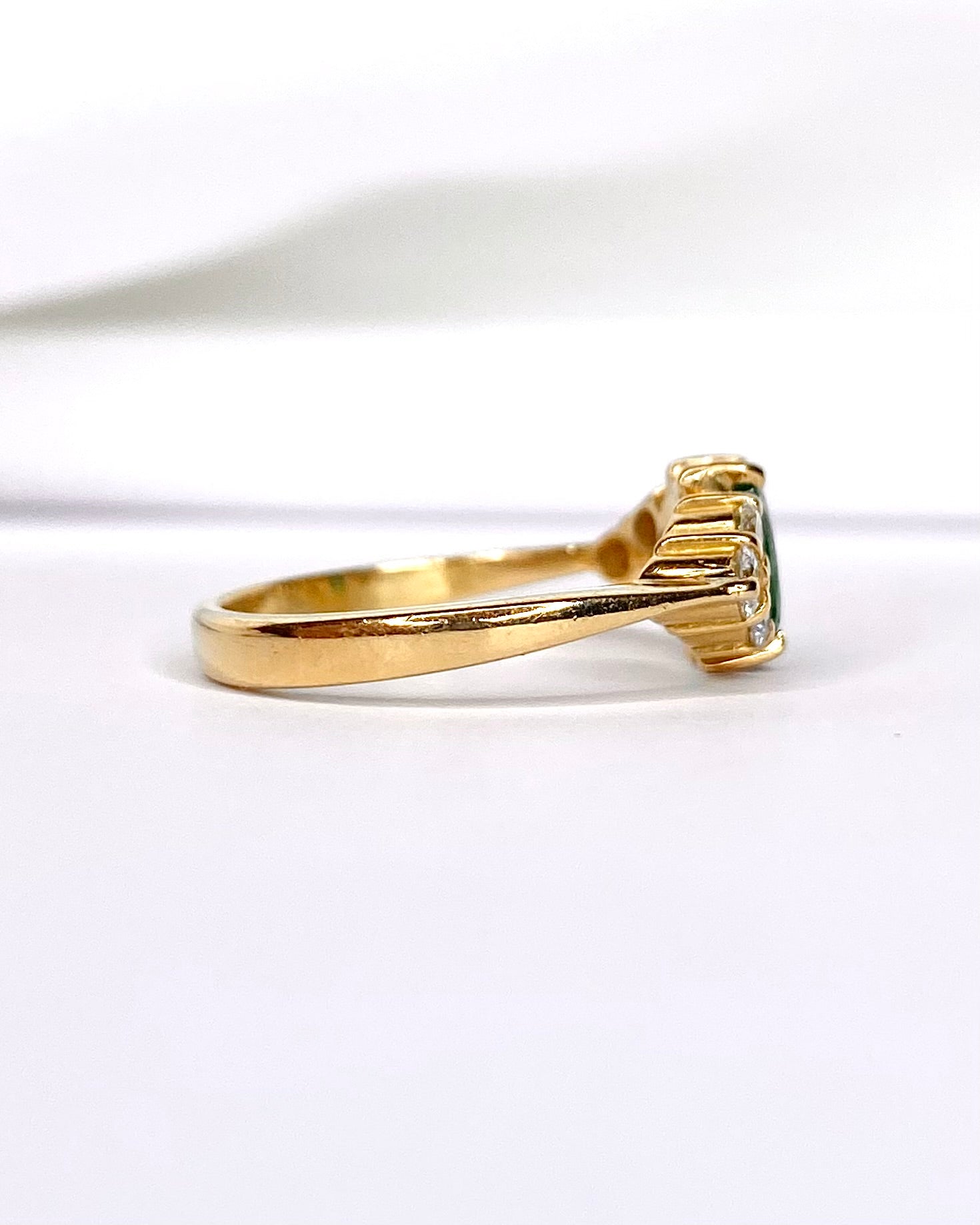 Bague Trilogie Émeraude 0.60 carat &amp; Diamants "Sophie" - Elliade Paris