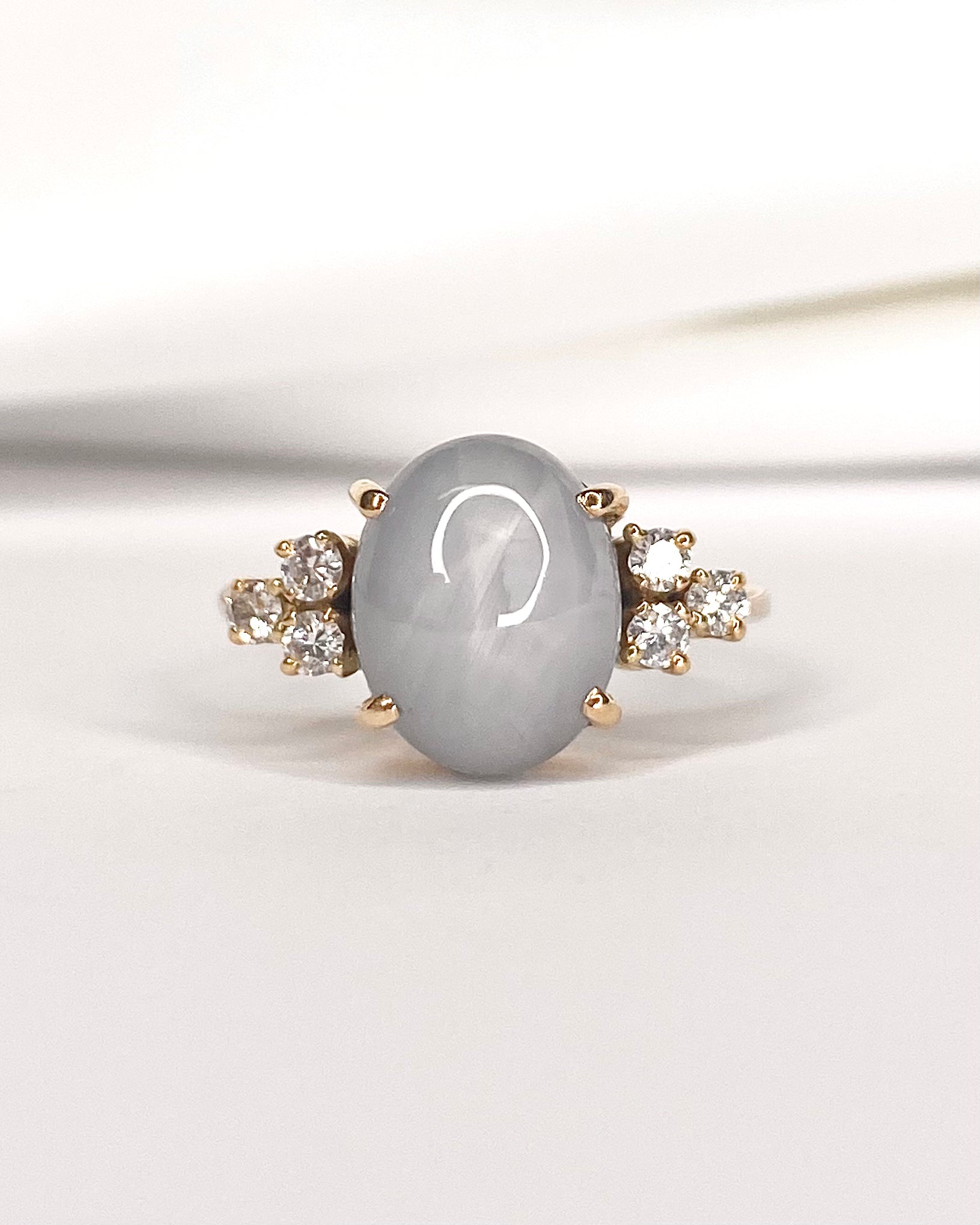 Bague Trilogie Saphir Étoilé 7.75 carats &amp; Diamants "Dorine" - Elliade Paris