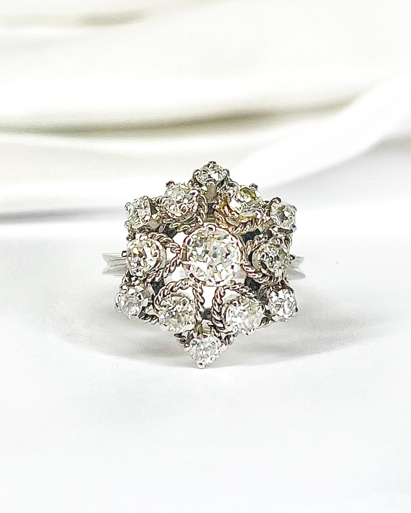 Anillo Flor Diamantes 1.33 quilates "Mélissa"