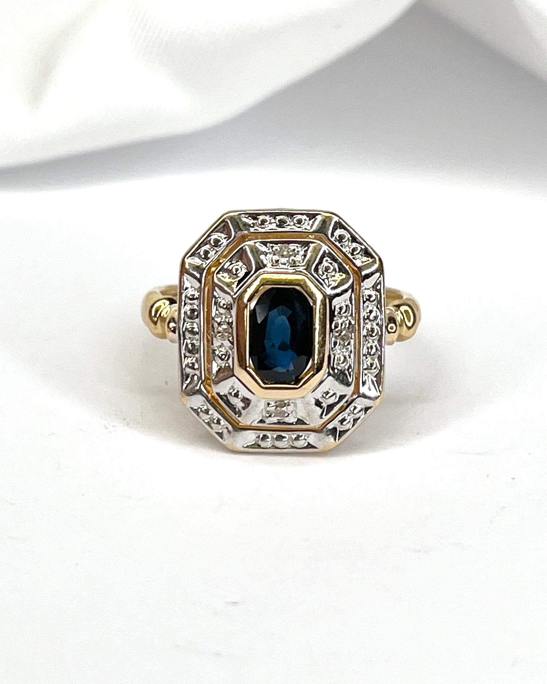 Anillo estilo Art Déco con zafiro de 0,62 quilates y diamantes "Lison"