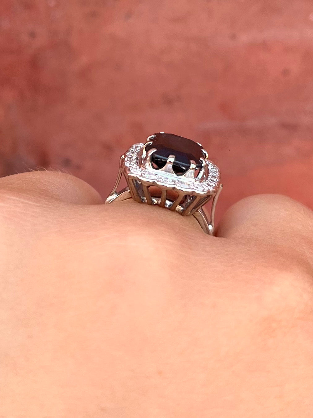 Anillo Marguerite Zafiro 4,40 quilates y Diamantes 0,40 quilates 5,95 g "Ariana"