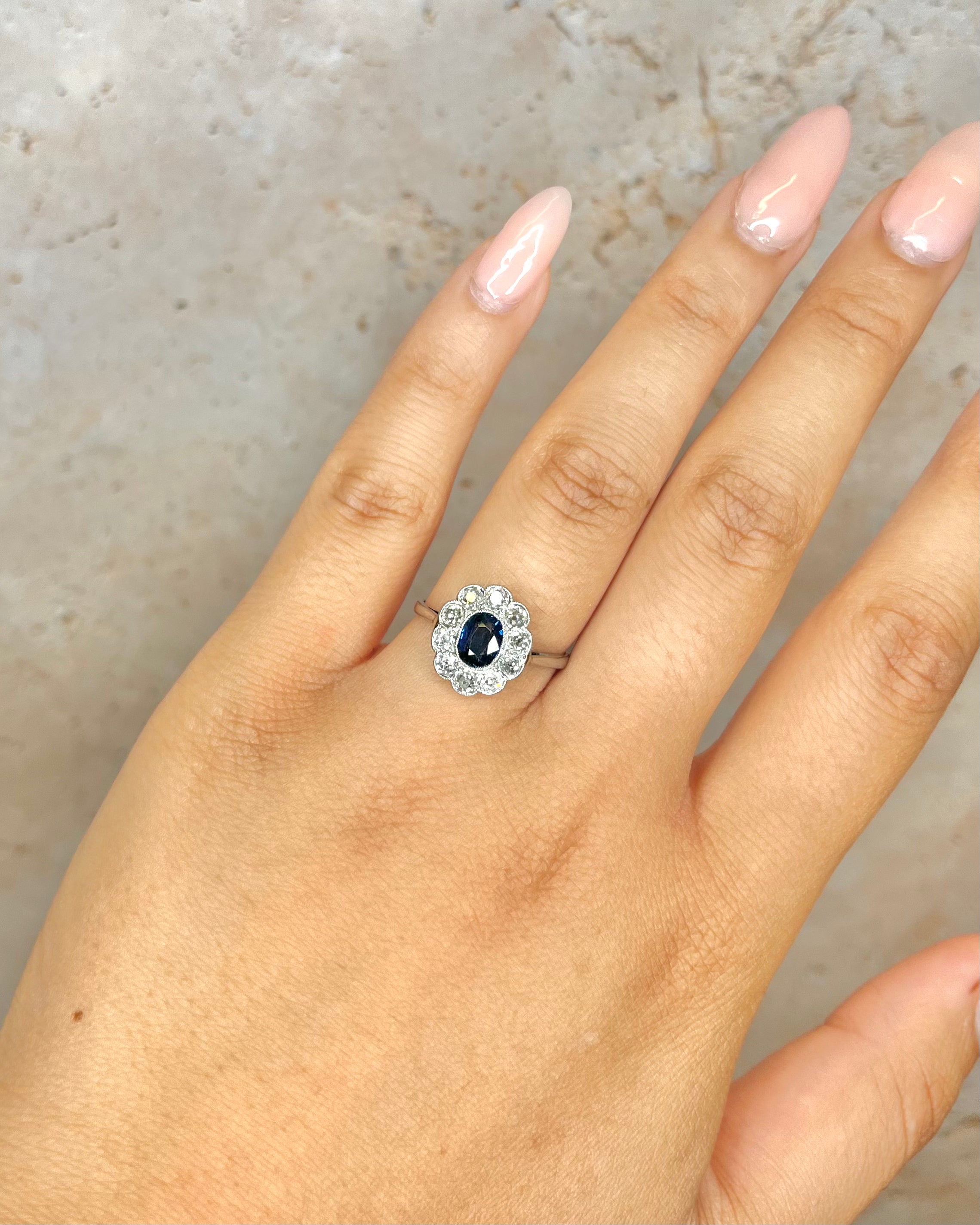 Anillo Marguerite Zafiro 0,85 quilates y Diamantes 0,70 quilates "Laurine"