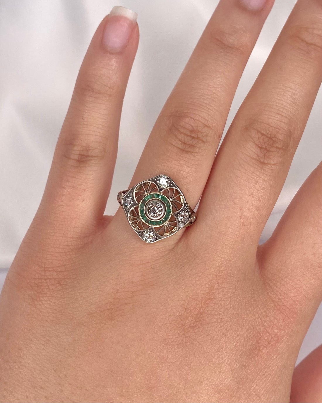 Bague Art-Deco Diamants 0.47 carat &amp; Pierres Vertes "Tatiana"