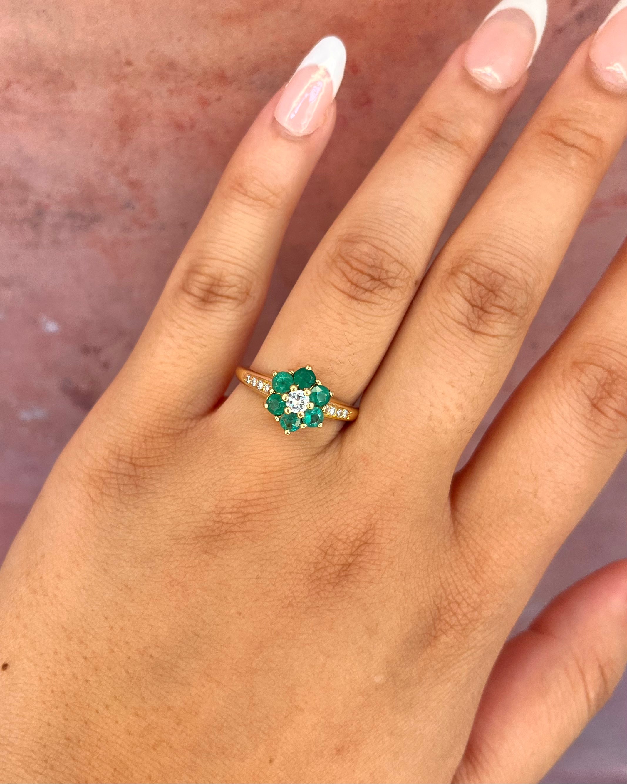 Bague Marguerite Émeraudes 0.90 carat &amp; Diamants "Lara" - Elliade Paris