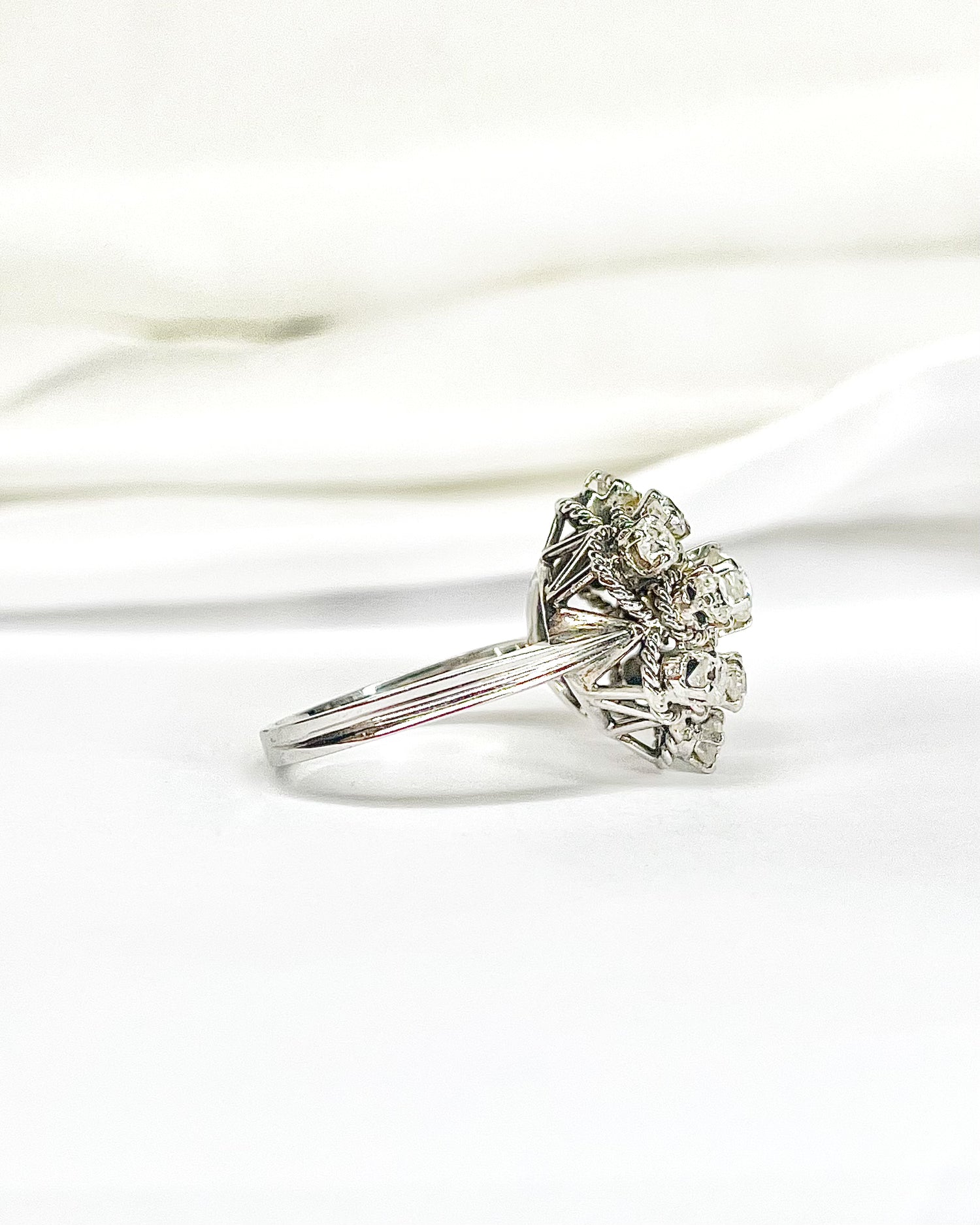 Anillo Flor Diamantes 1.33 quilates "Mélissa"