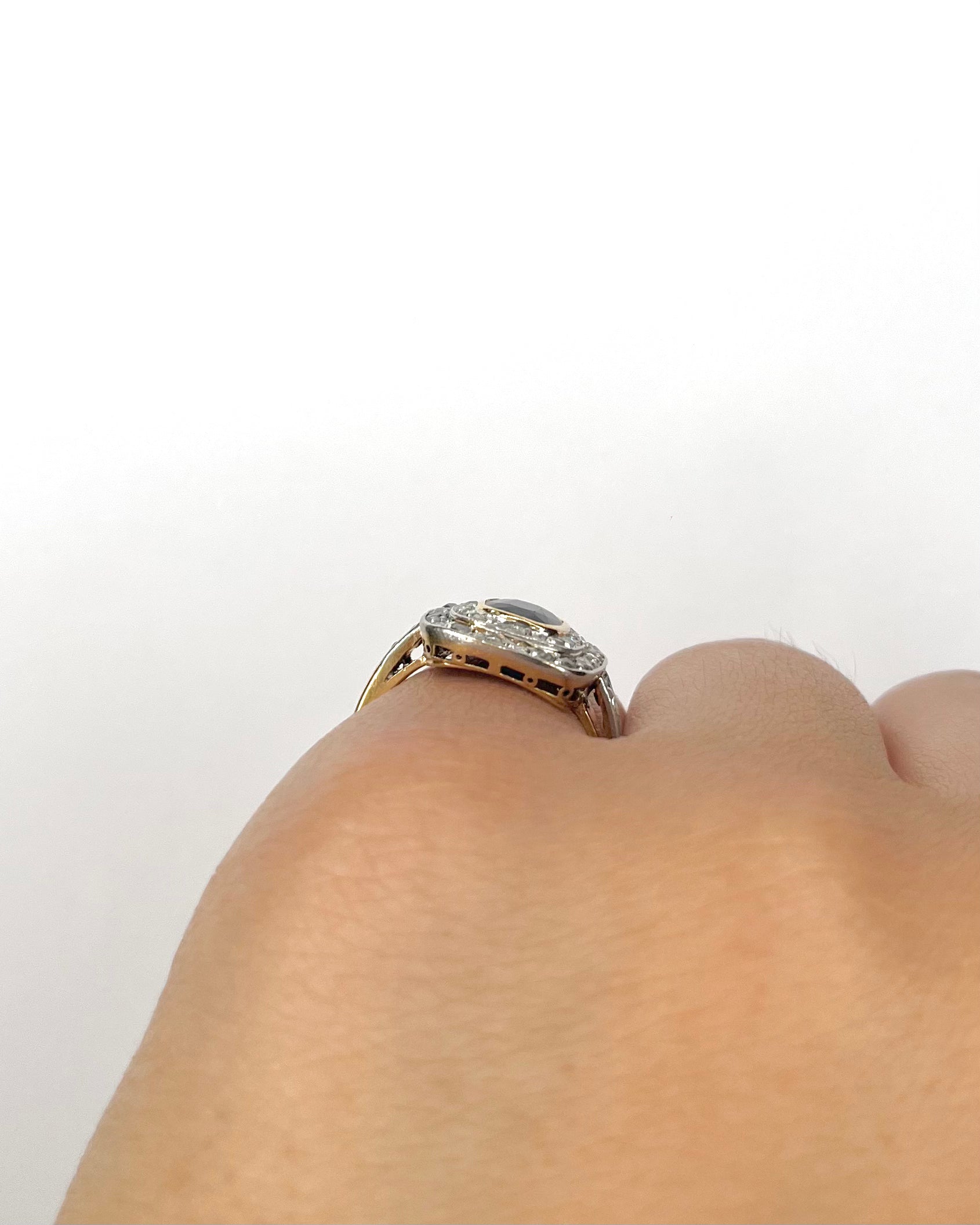Bague Art-Déco Saphir 1.10 carat &amp; Diamants 0.30 carat "Prune" - Elliade Paris