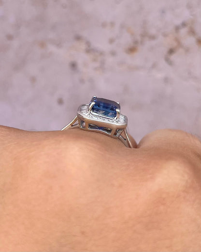Bague Marguerite Cyanite 2.40 carats &amp; Diamants 0.32 carat "Lise"