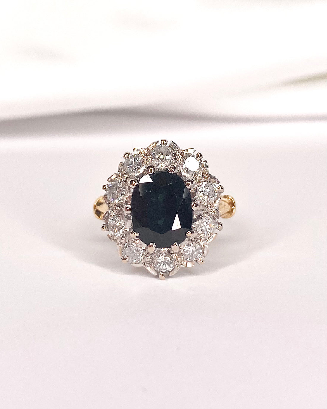 Bague Marguerite Saphir 2.75 carats, Diamants 0.70 carat &amp; Or 5.39g "Solene"