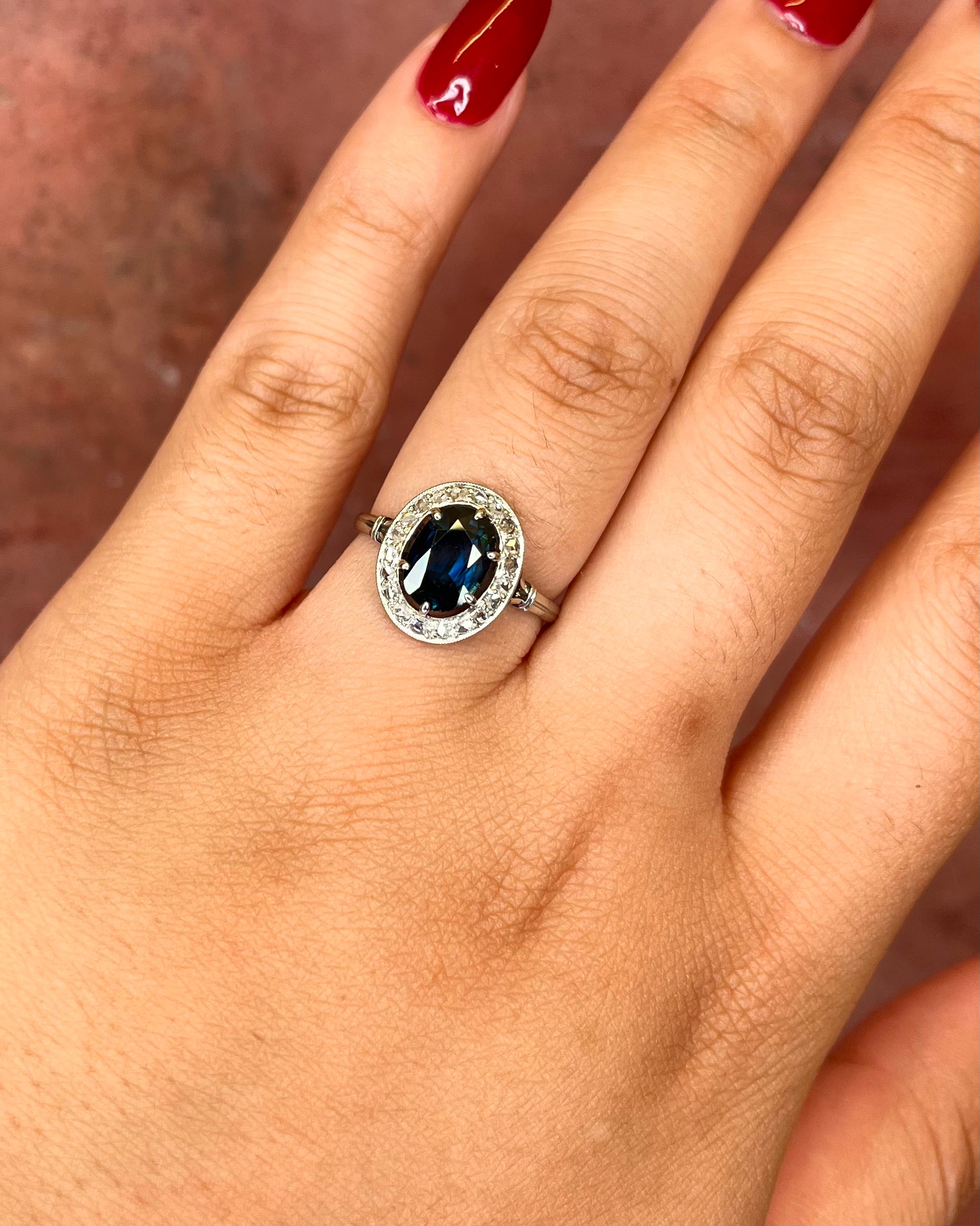 Anillo Art Déco con zafiro de 2 quilates y diamantes de 0,18 quilates "Ingrid"