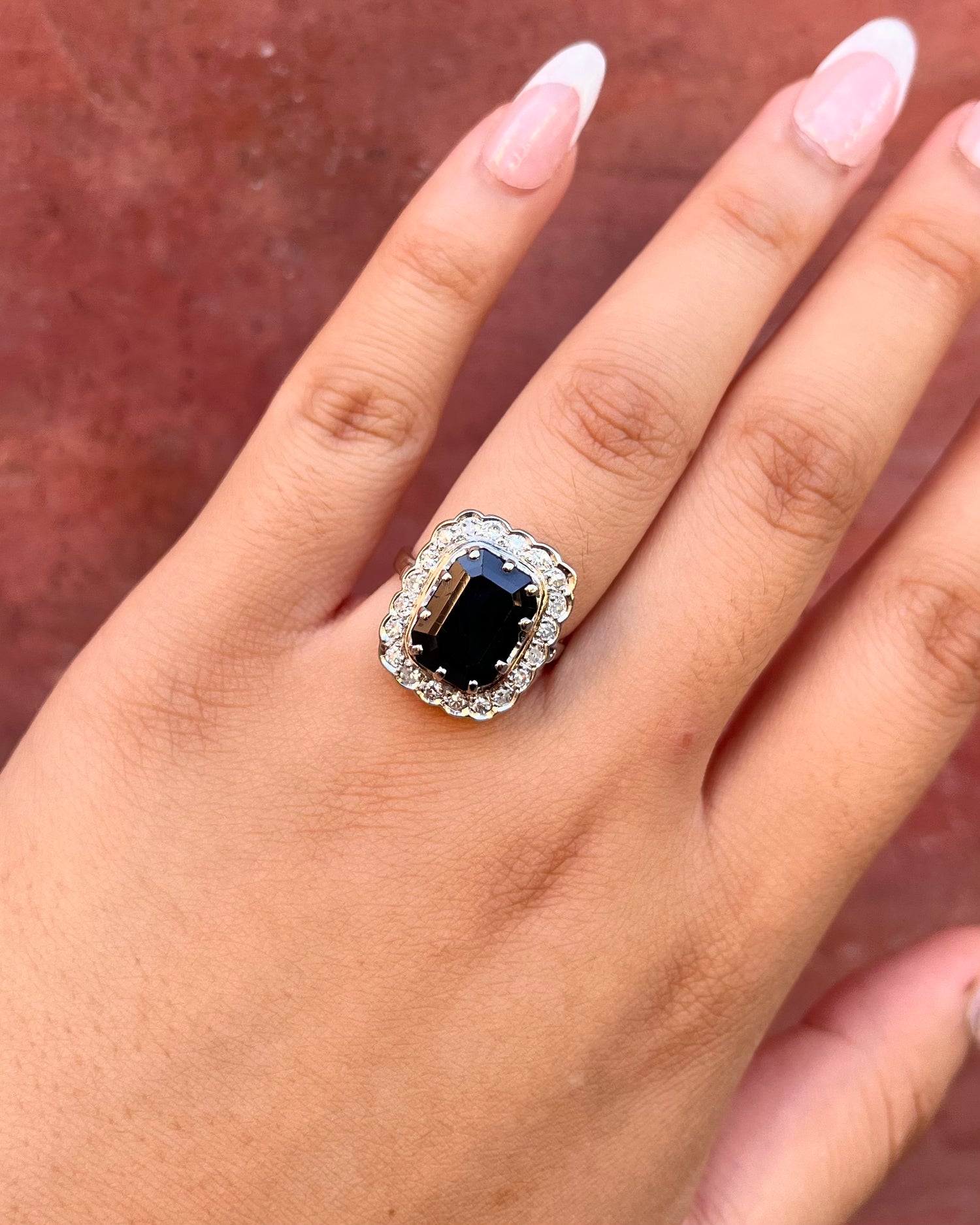 Anillo Marguerite Zafiro 4,40 quilates y Diamantes 0,40 quilates 5,95 g "Ariana"