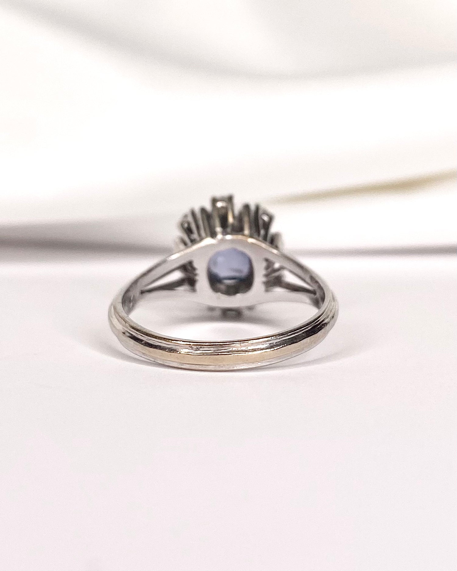 Bague Marguerite Saphir 1.50 carat &amp; Diamants 0.48 carat "Léonille"