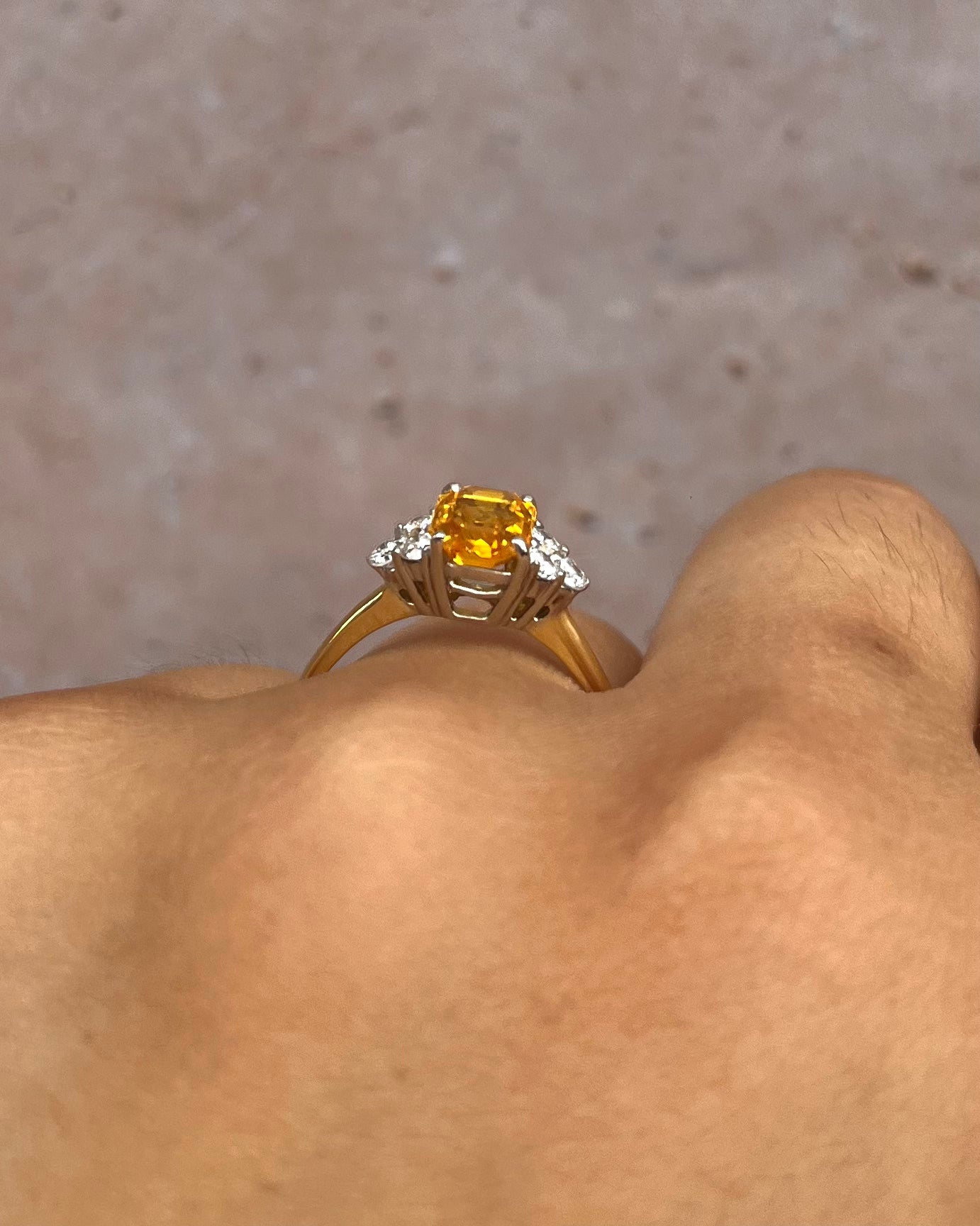Bague Trilogie Saphir Jaune 1.45 carat &amp; Diamants 0.36 carat "Louise"