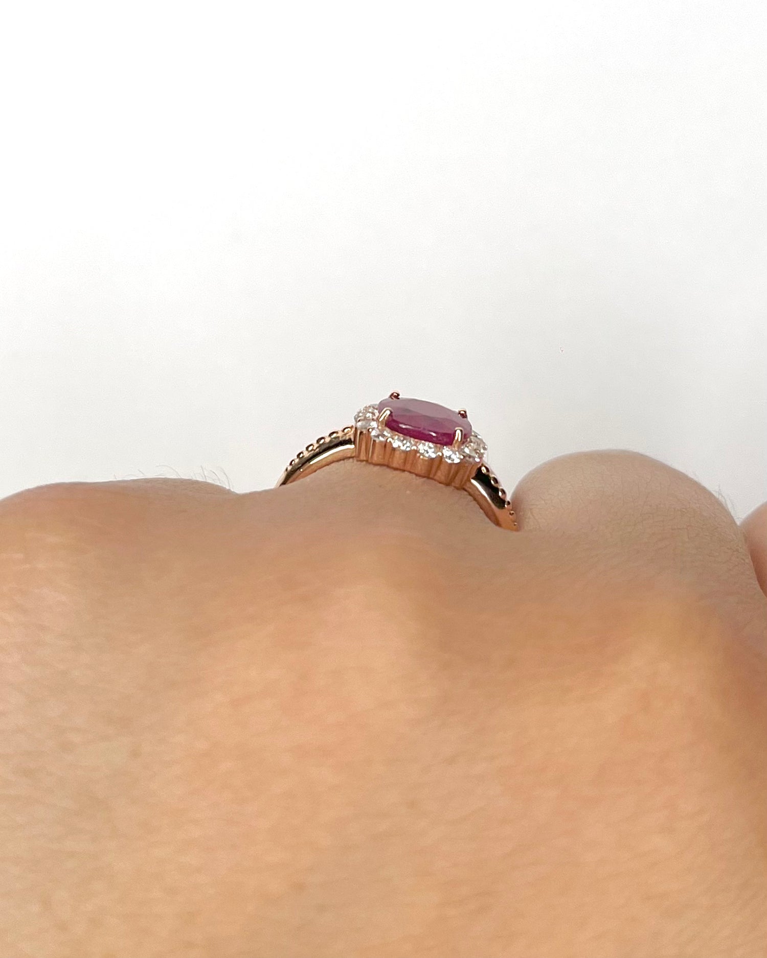 Bague Marguerite Rubis Birman 1.10 carat &amp; Diamants 0.27 carat "Jennie" - Elliade Paris