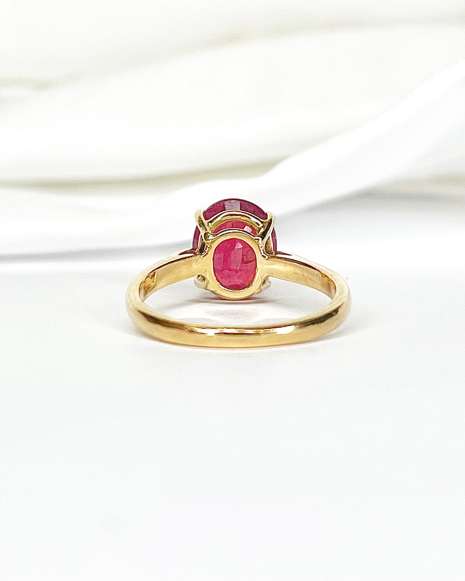 Solitaire Ruby 3.30 Carats &amp; Diamonds Ring "Ranya"