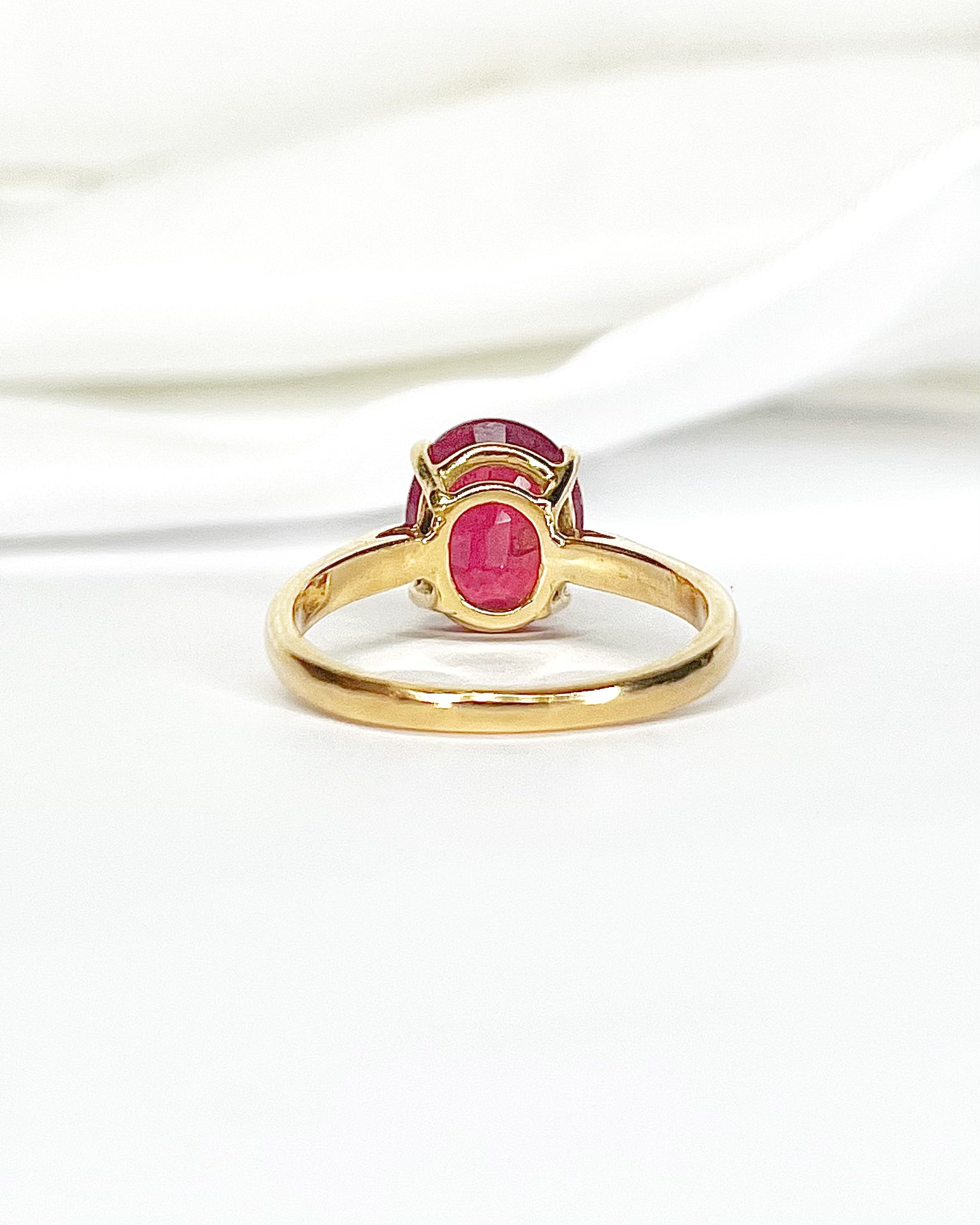 Solitaire Ruby 3.30 Carats &amp; Diamonds Ring "Ranya"