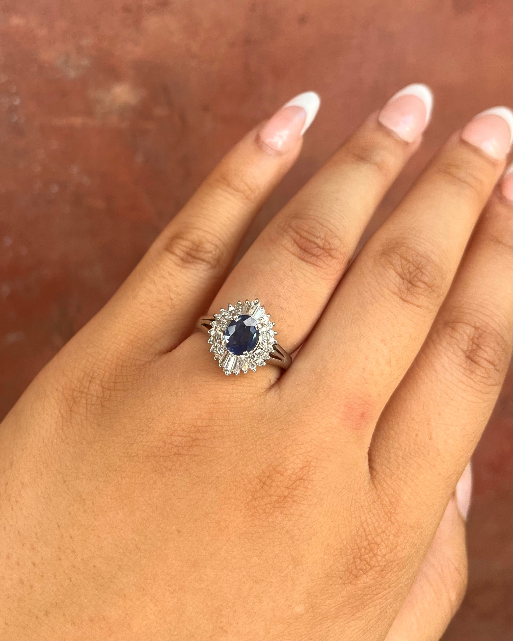 Anillo Marguerite Zafiro 0,60 quilates y Diamantes 0,30 quilates "Lana"