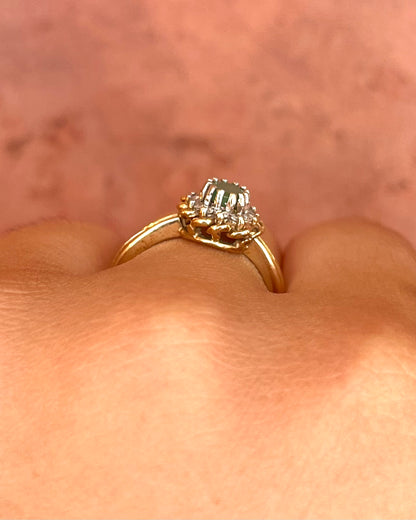 Anillo Margarita Esmeralda 0.24 quilates y Diamantes 0.12 quilates "Martina"