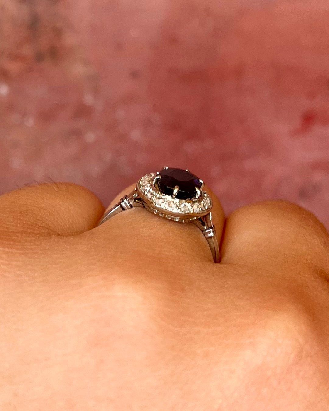 Anillo Art Déco con zafiro de 2 quilates y diamantes de 0,18 quilates "Ingrid"