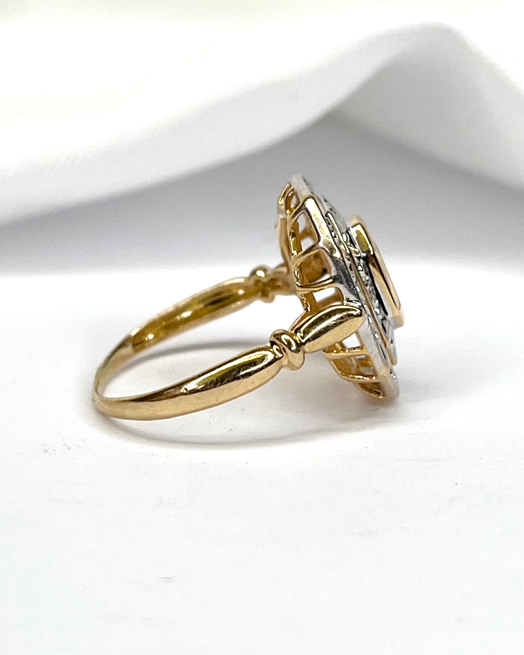 Anillo estilo Art Déco con zafiro de 0,62 quilates y diamantes "Lison"