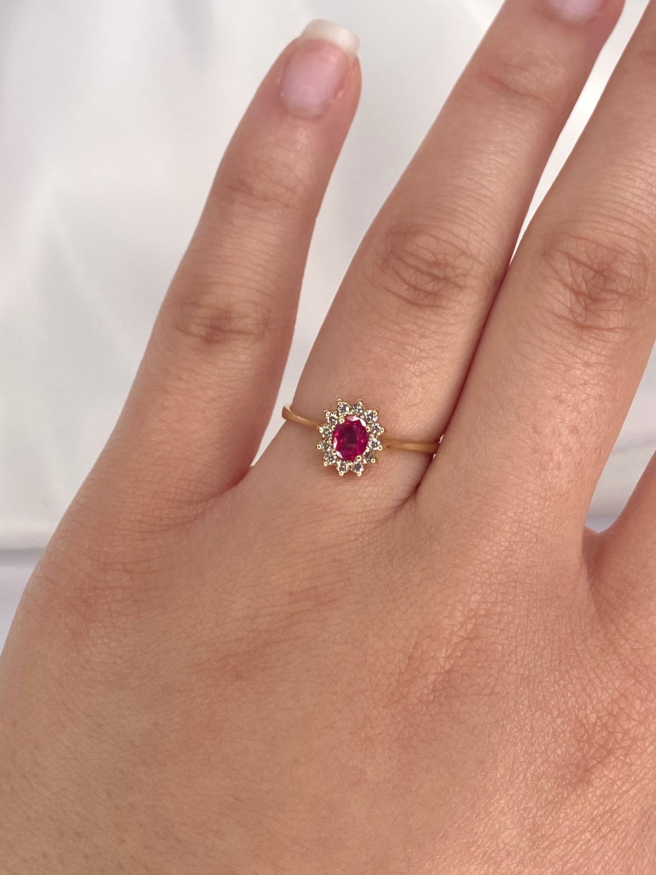 Bague Marguerite Rubis 0.40 carat &amp; 12 Diamants "Edwina" - Elliade Paris