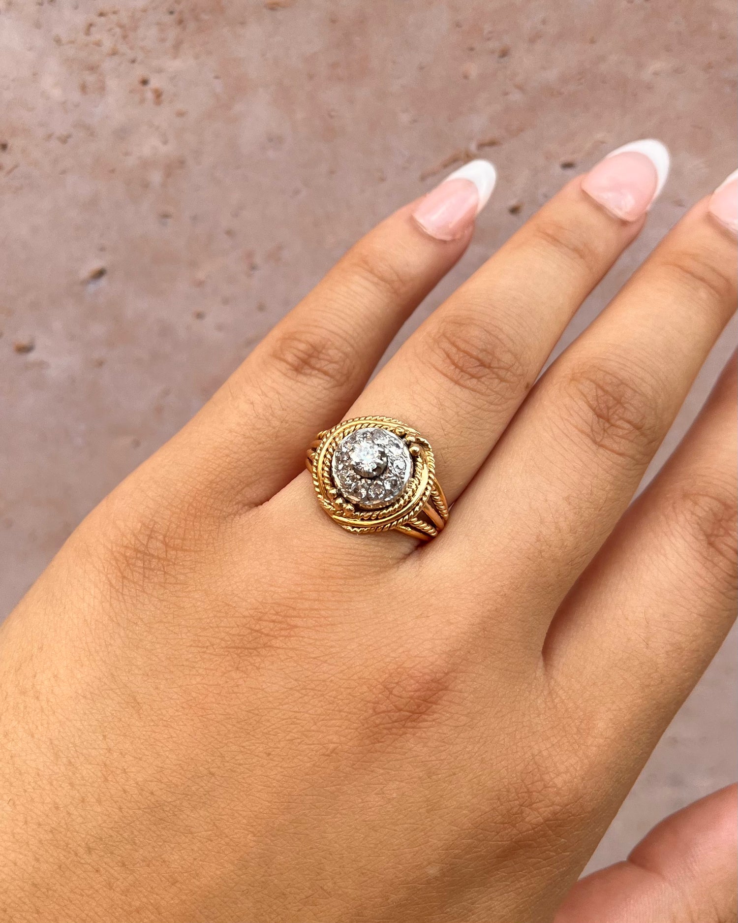 Anillo estilo Art Déco con diamantes 0,45 quilates, oro y platino 6,75 g "Océanie"