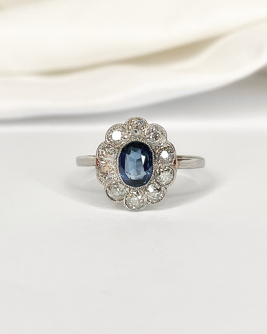 Bague Marguerite Saphir 0.85 carat &amp; Diamants 0.70 carat "Laurine"