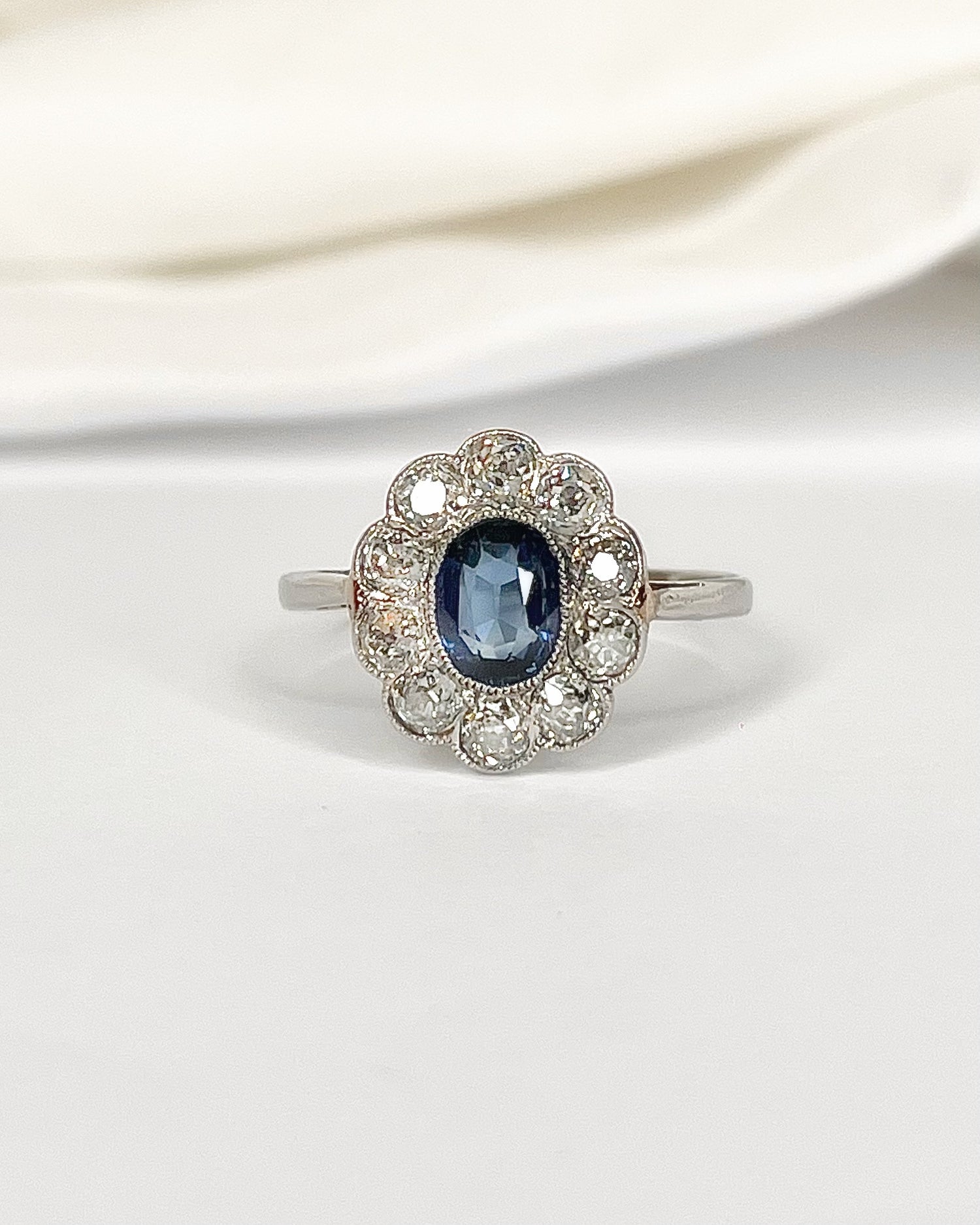 Anillo Marguerite Zafiro 0,85 quilates y Diamantes 0,70 quilates "Laurine"