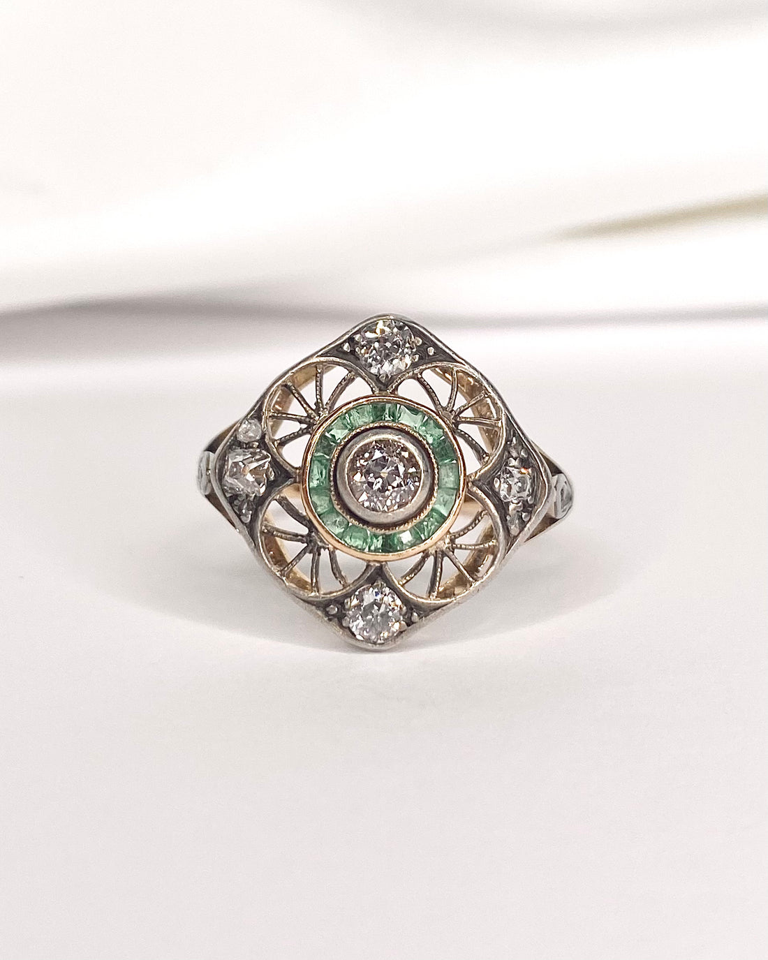 Bague Art-Deco Diamants 0.47 carat &amp; Pierres Vertes "Tatiana"