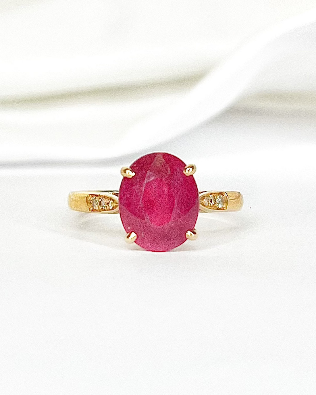 Bague Solitaire Rubis 3.30 carats &amp; Diamants "Ranya"
