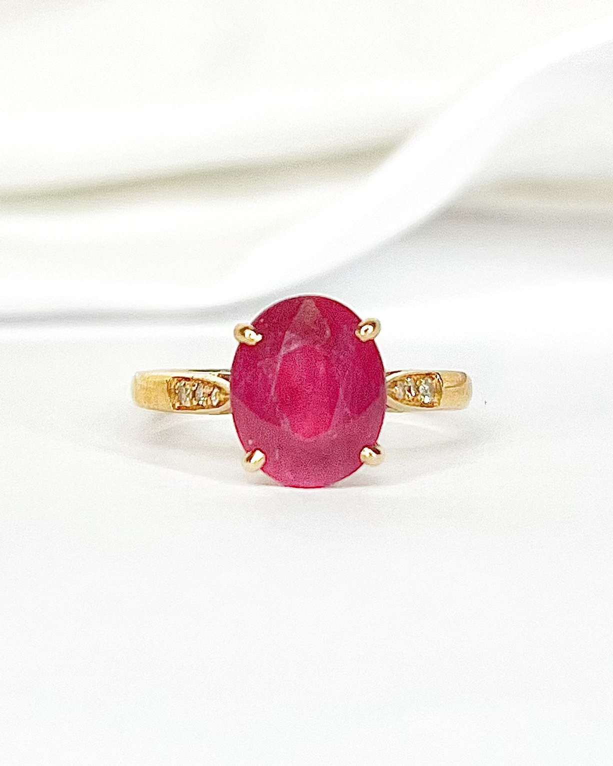 Solitaire Ruby 3.30 Carats &amp; Diamonds Ring "Ranya"