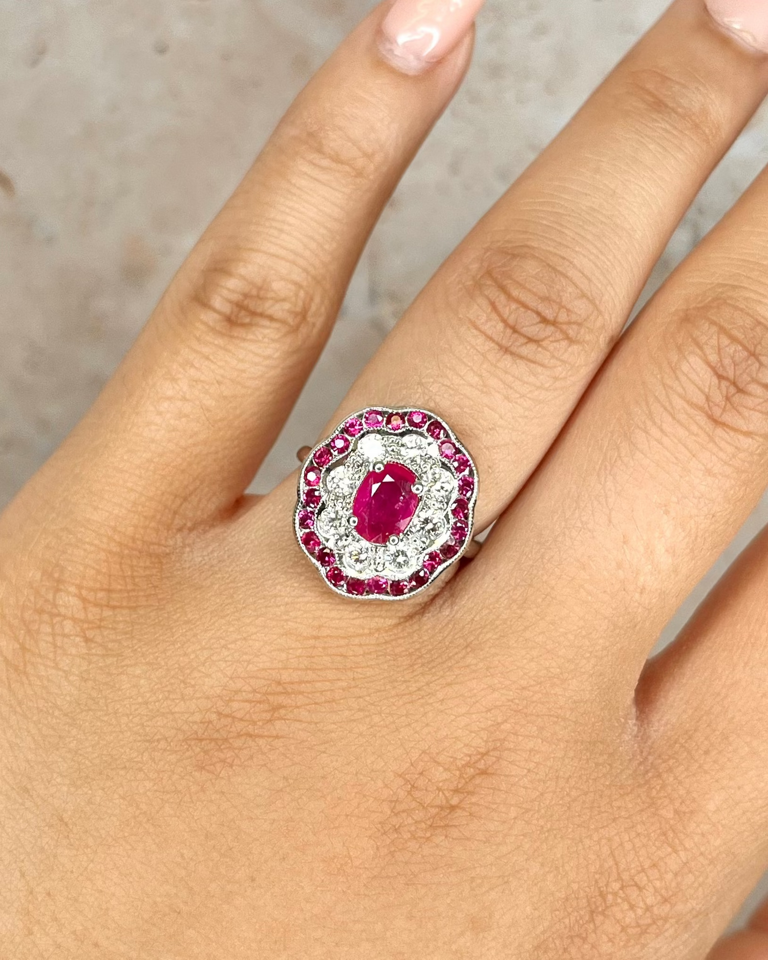 Anillo Marguerite Art Déco Rubí 1,48 quilates y Diamantes 0,49 quilates "Aya"