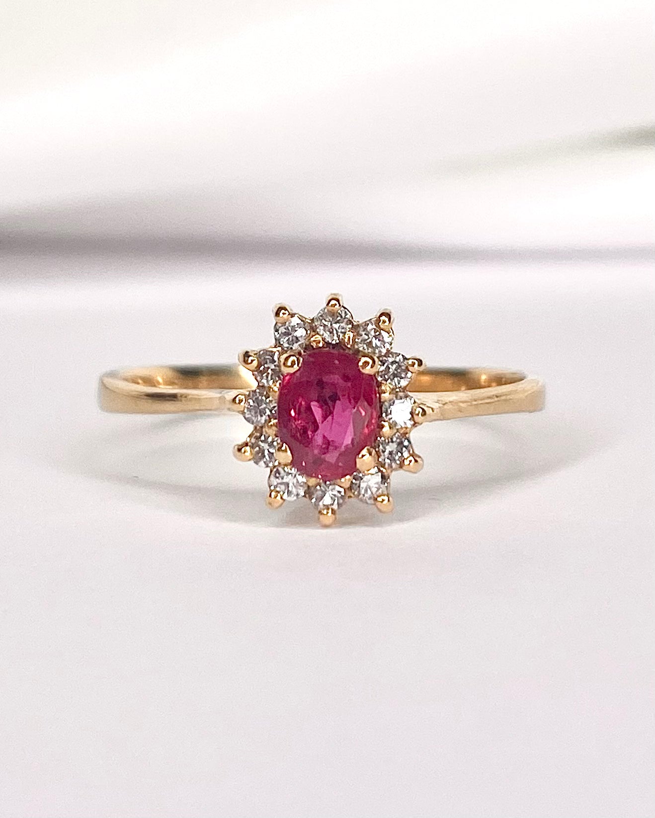 Bague Marguerite Rubis 0.40 carat &amp; 12 Diamants "Edwina" - Elliade Paris