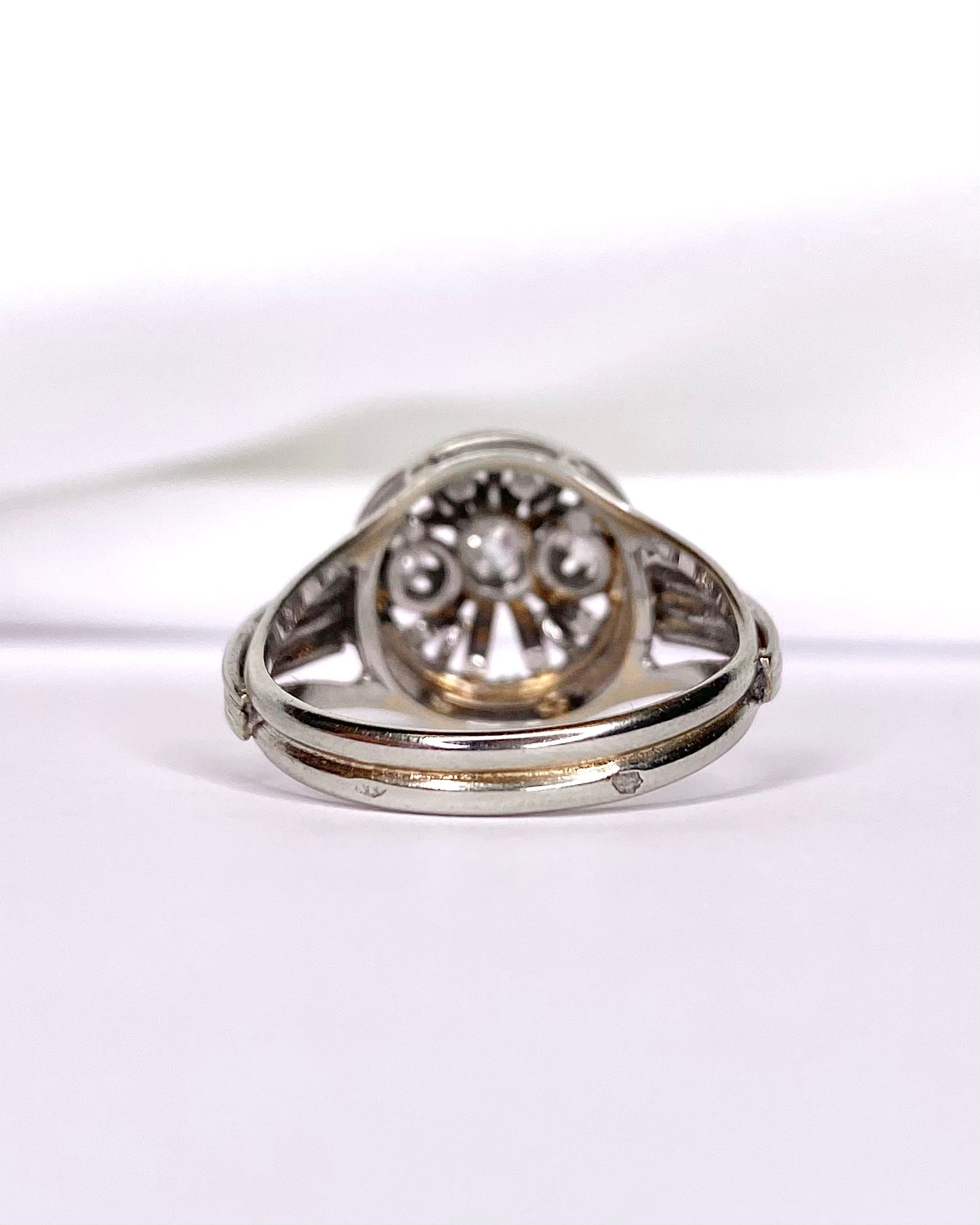 Anillo estilo Art Déco con diamantes 0,25 quilates y oro de 18 quilates 5,85 g "Romy"