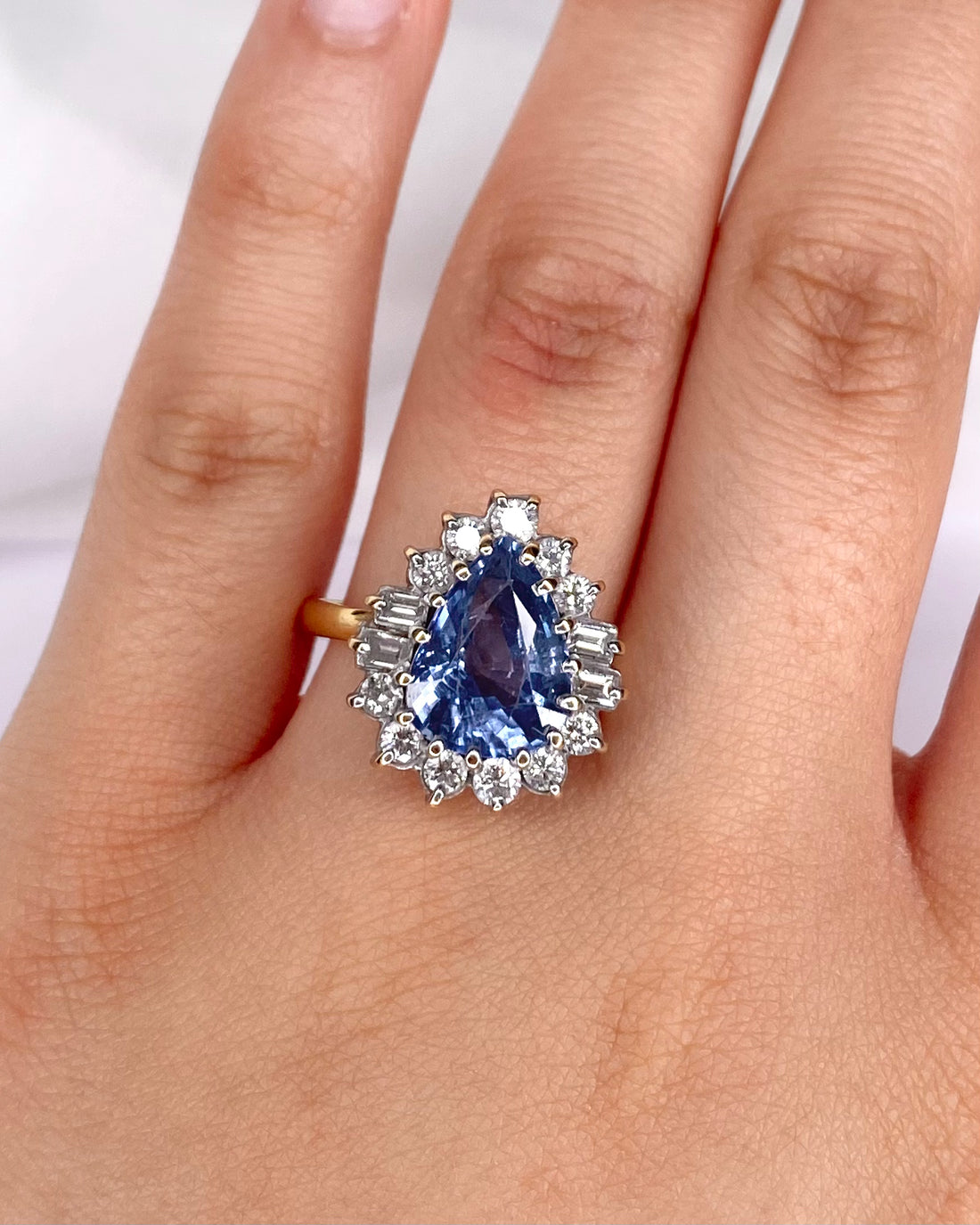 Bague marguerite saphir 5.80 carats et diamants "Sandra" - Lyon - Elliade Paris