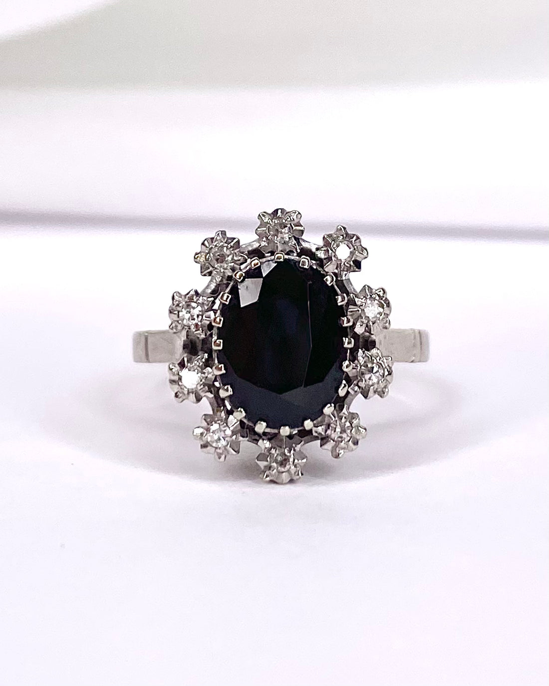 Bague Marguerite Saphir et Diamants "Soumia" - Lyon - Elliade Paris