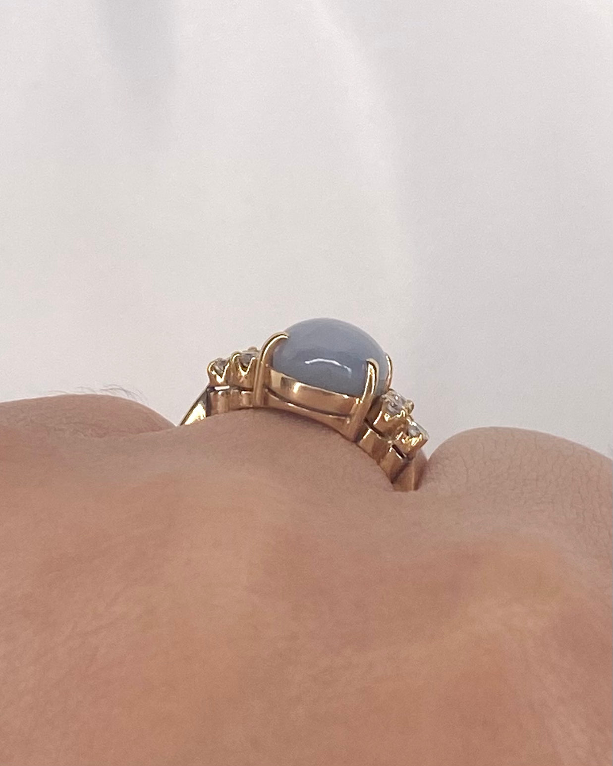 Bague Trilogie Saphir Étoilé 7.75 carats &amp; Diamants "Dorine" - Elliade Paris