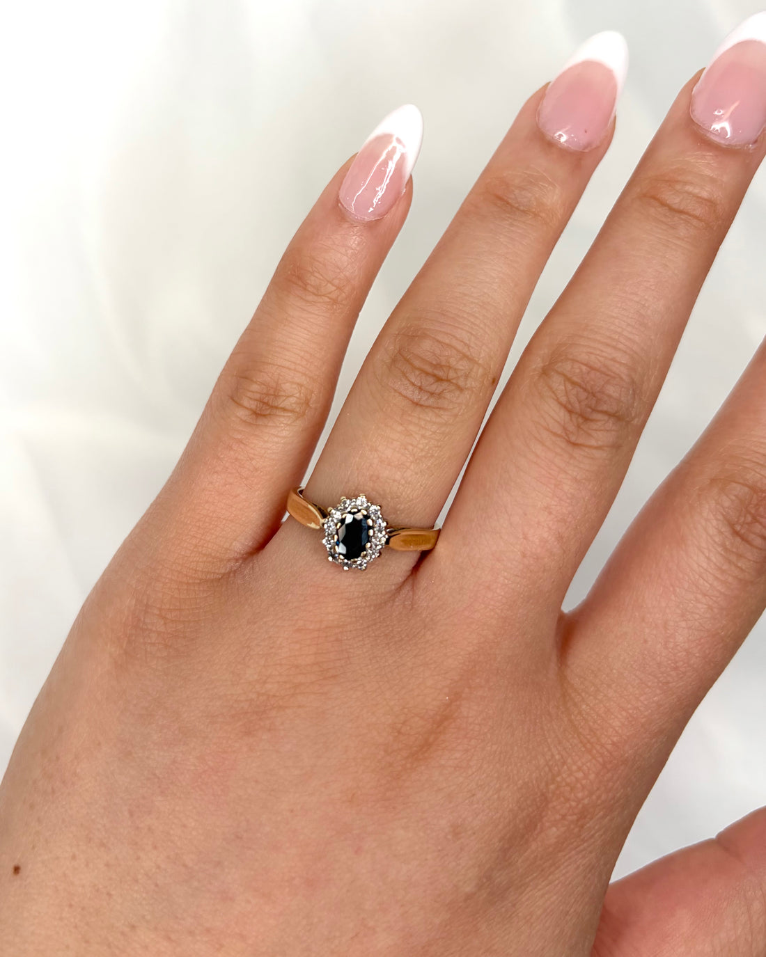 Bague marguerite saphir et diamants "Gisèle"* - Lyon - Elliade Paris